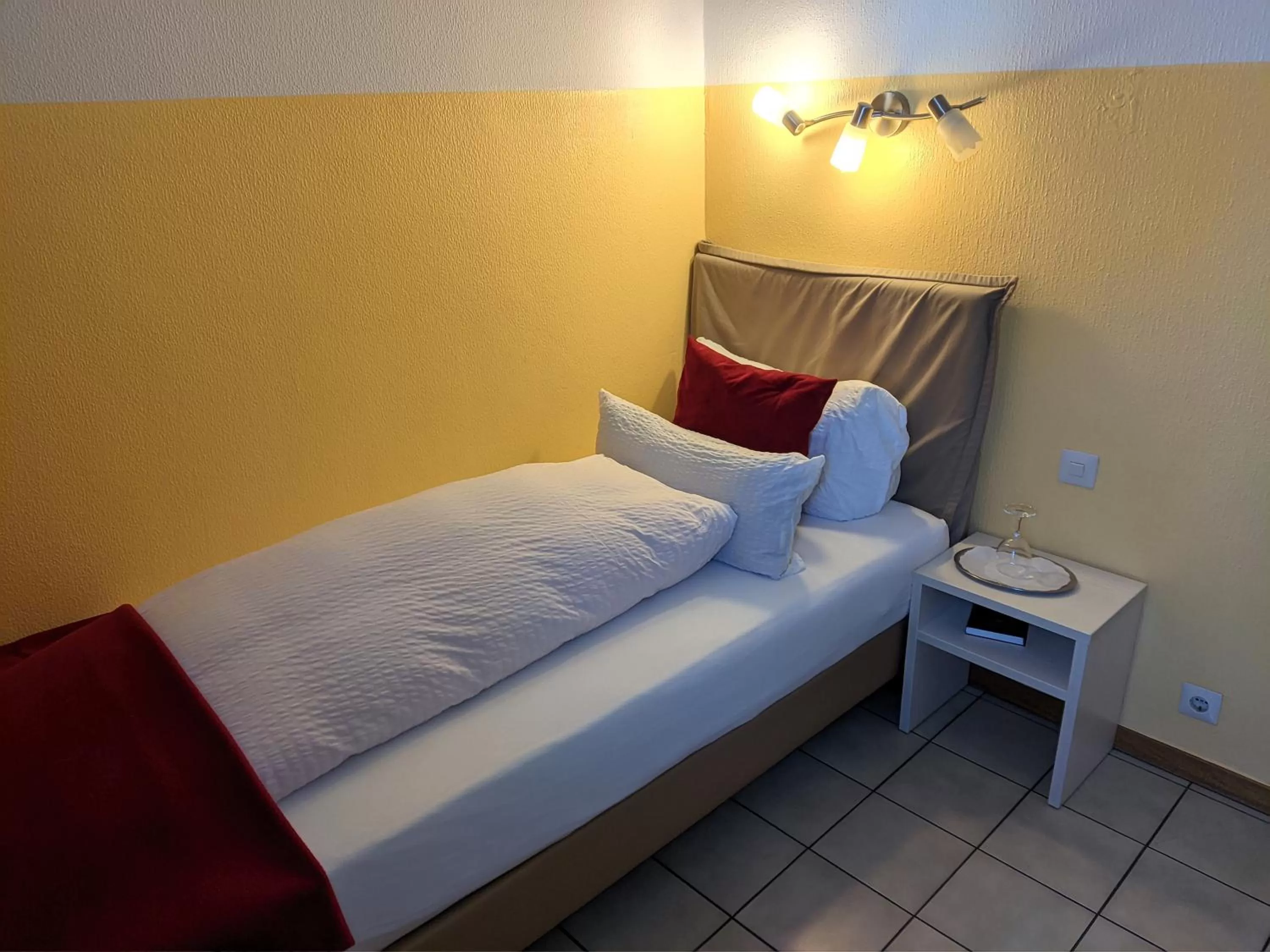 Photo of the whole room, Bed in Hotel Rath