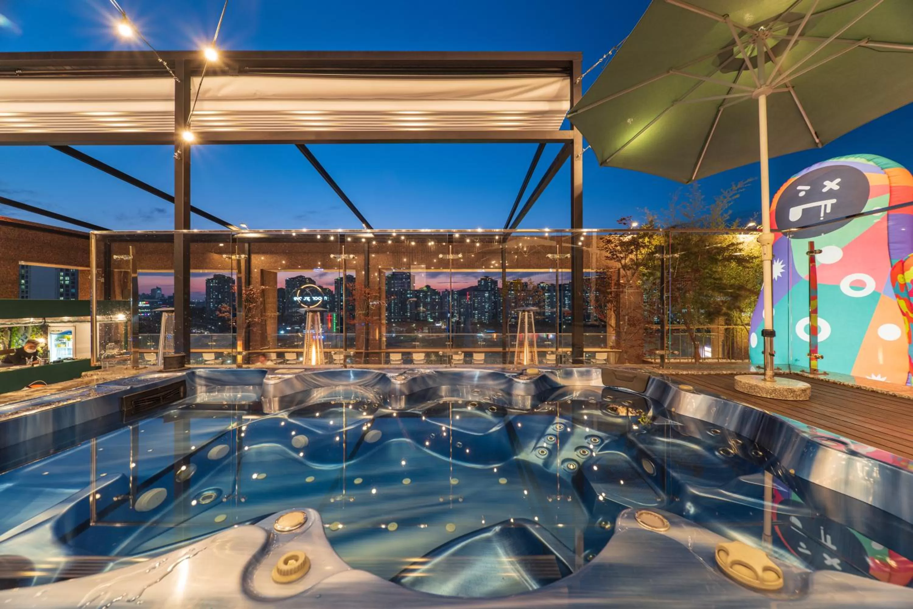 Swimming pool in Park Marine Hotel