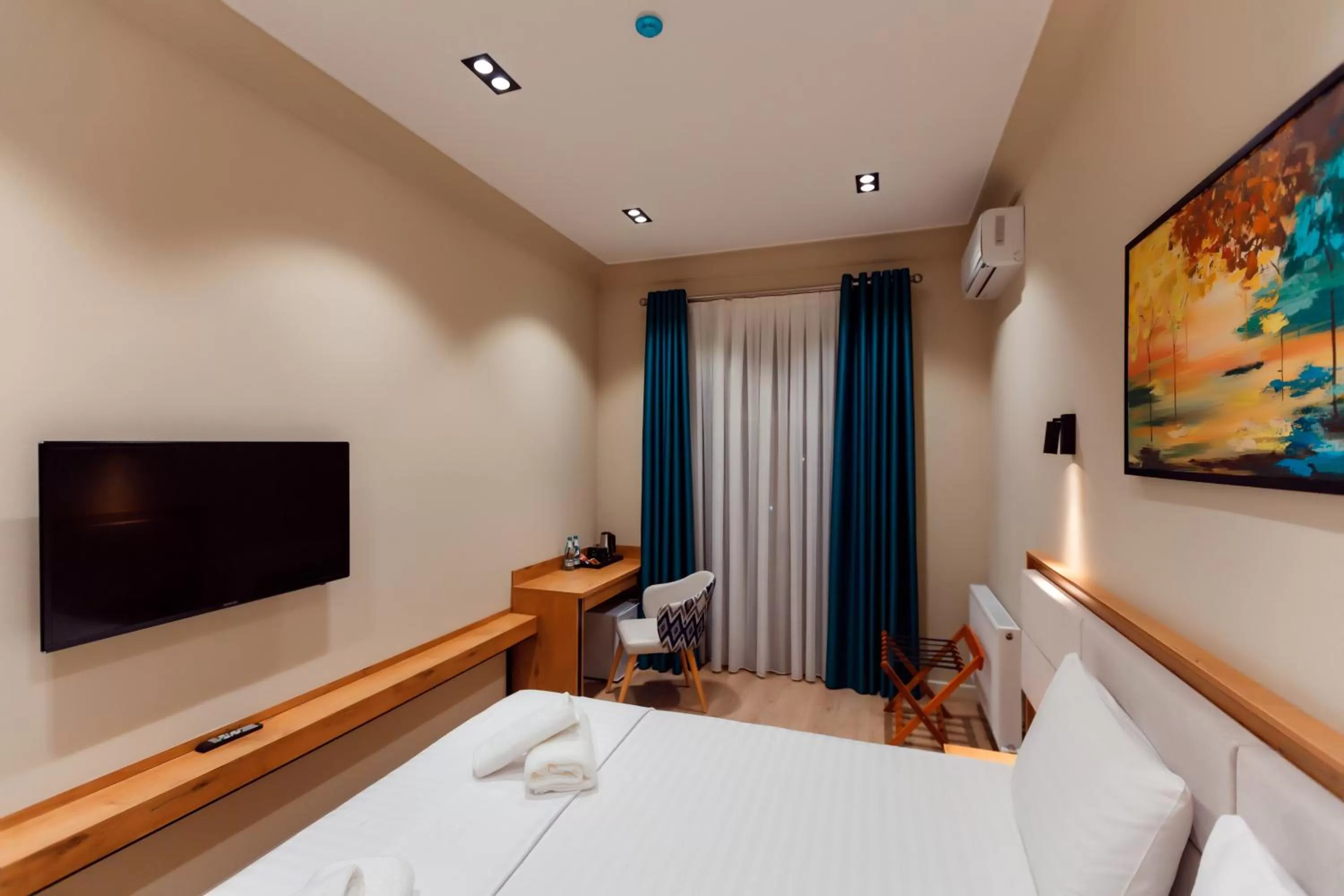 Communal lounge/ TV room, Bed in Hotel Marwa Tashkent Pool&Spa