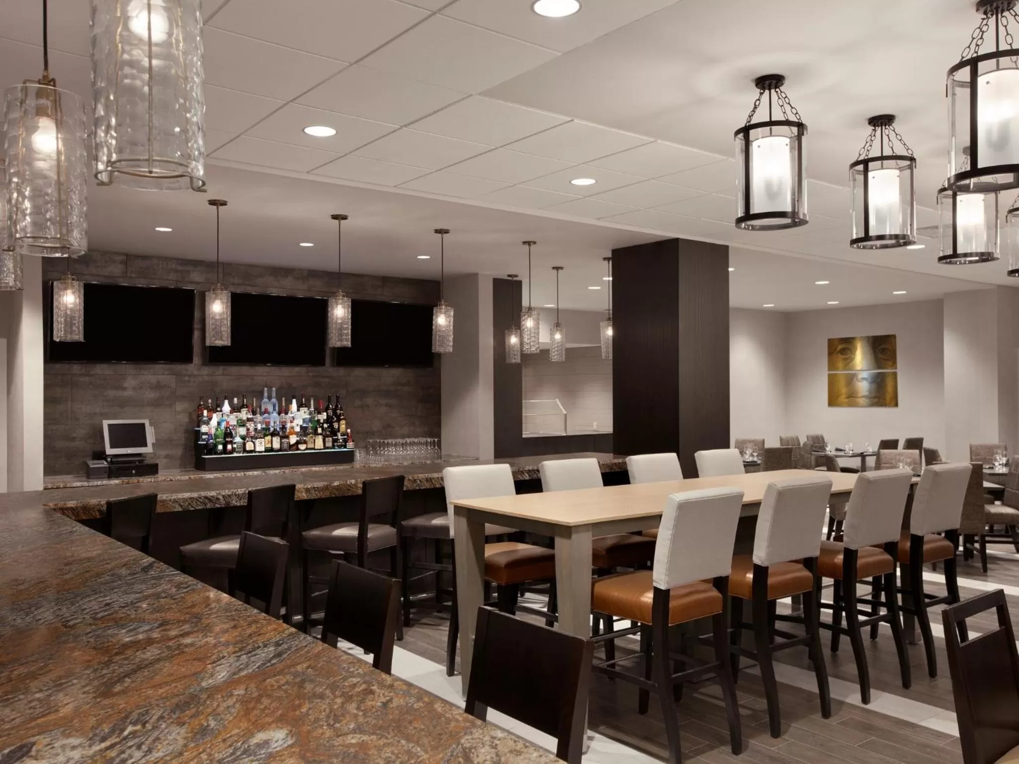 Lounge or bar in Wyndham Philadelphia-Historic District