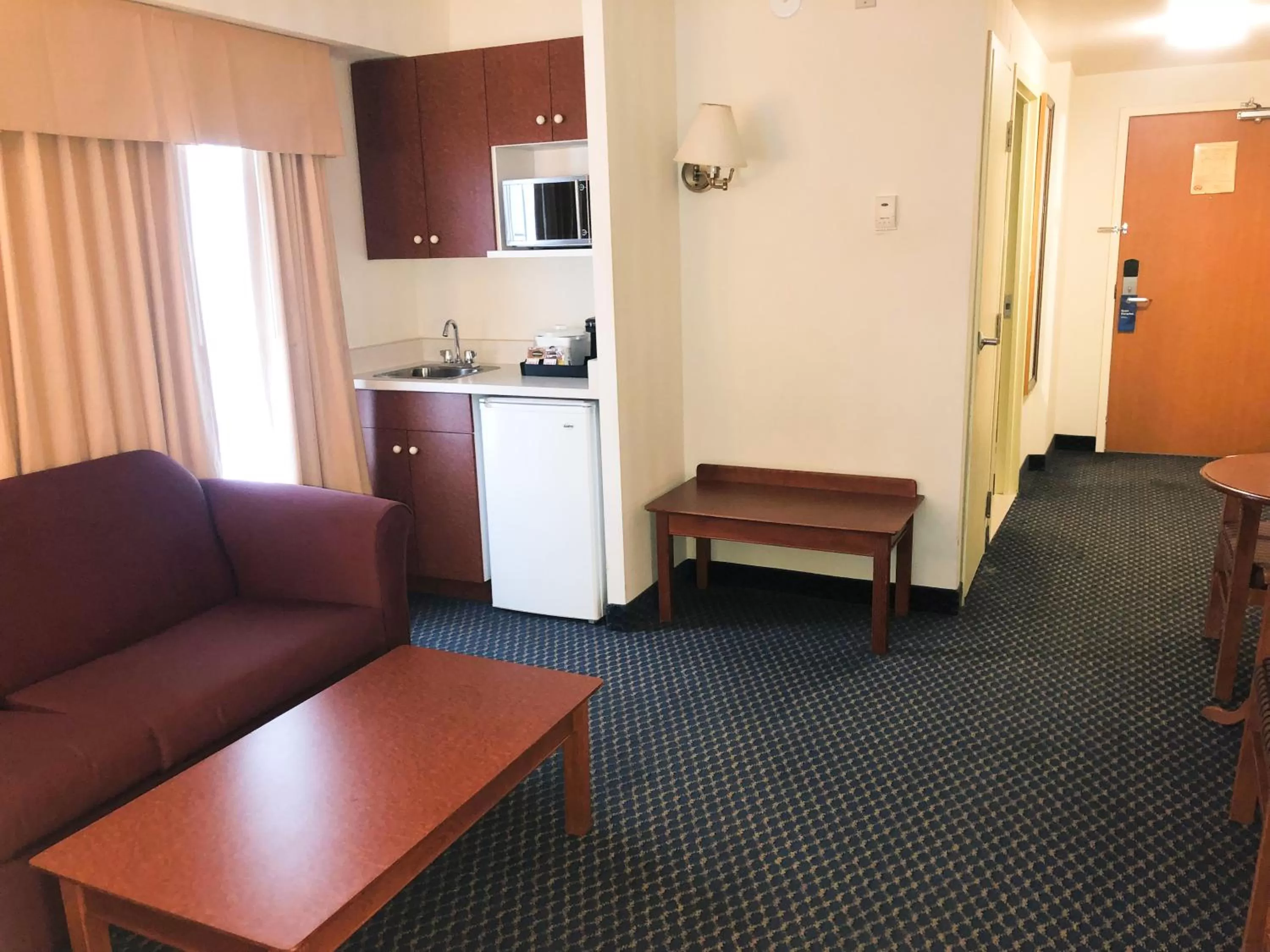 Living room in Days Inn by Wyndham Niagara Falls Centre St By the Falls