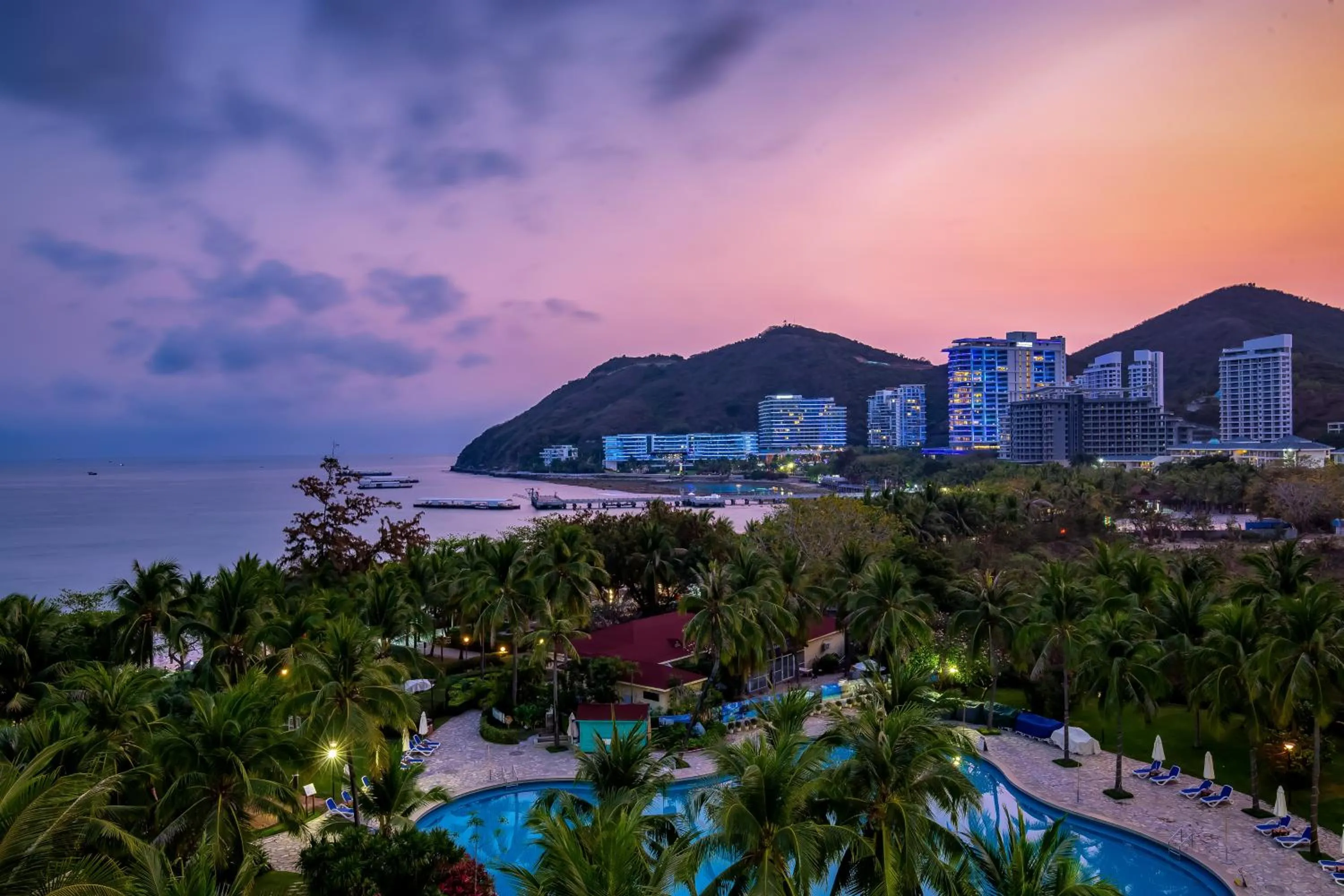 Neighbourhood, Pool View in Sunshine Resort Intime Sanya