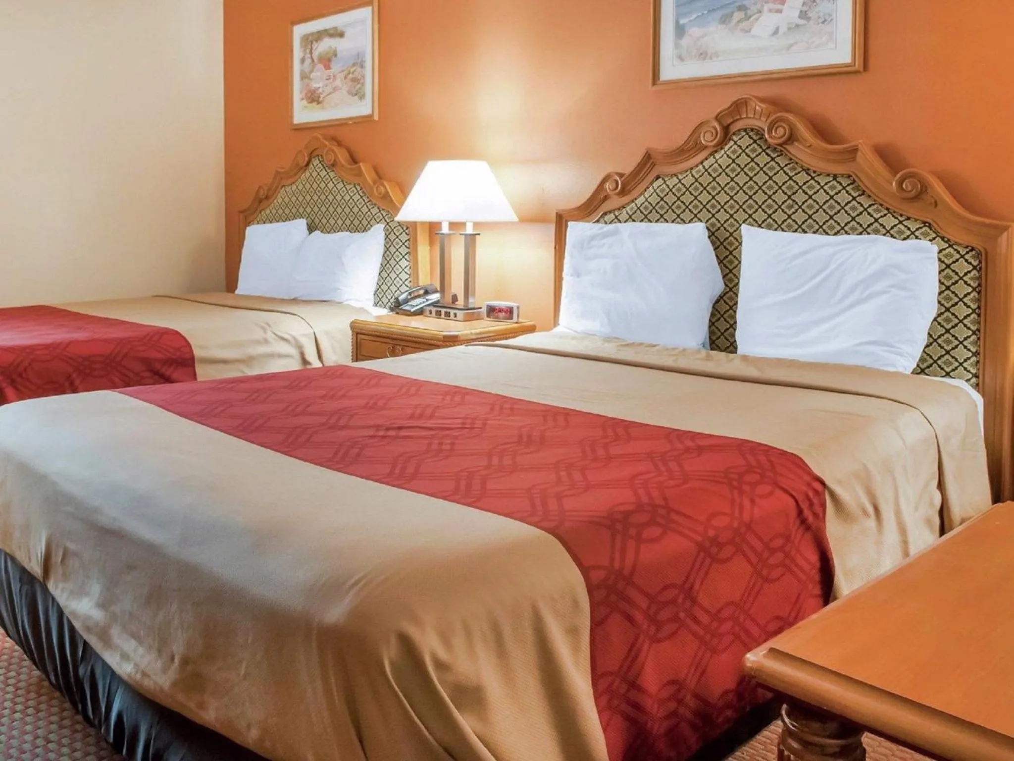 Queen Room with Two Queen Beds - Smoking in Econo Lodge Hobbs