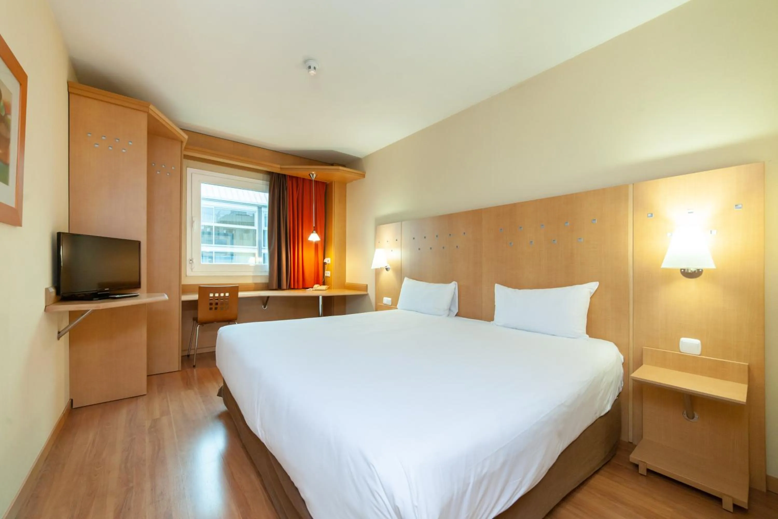 Bed in Ibis Alcala de Henares La Garena