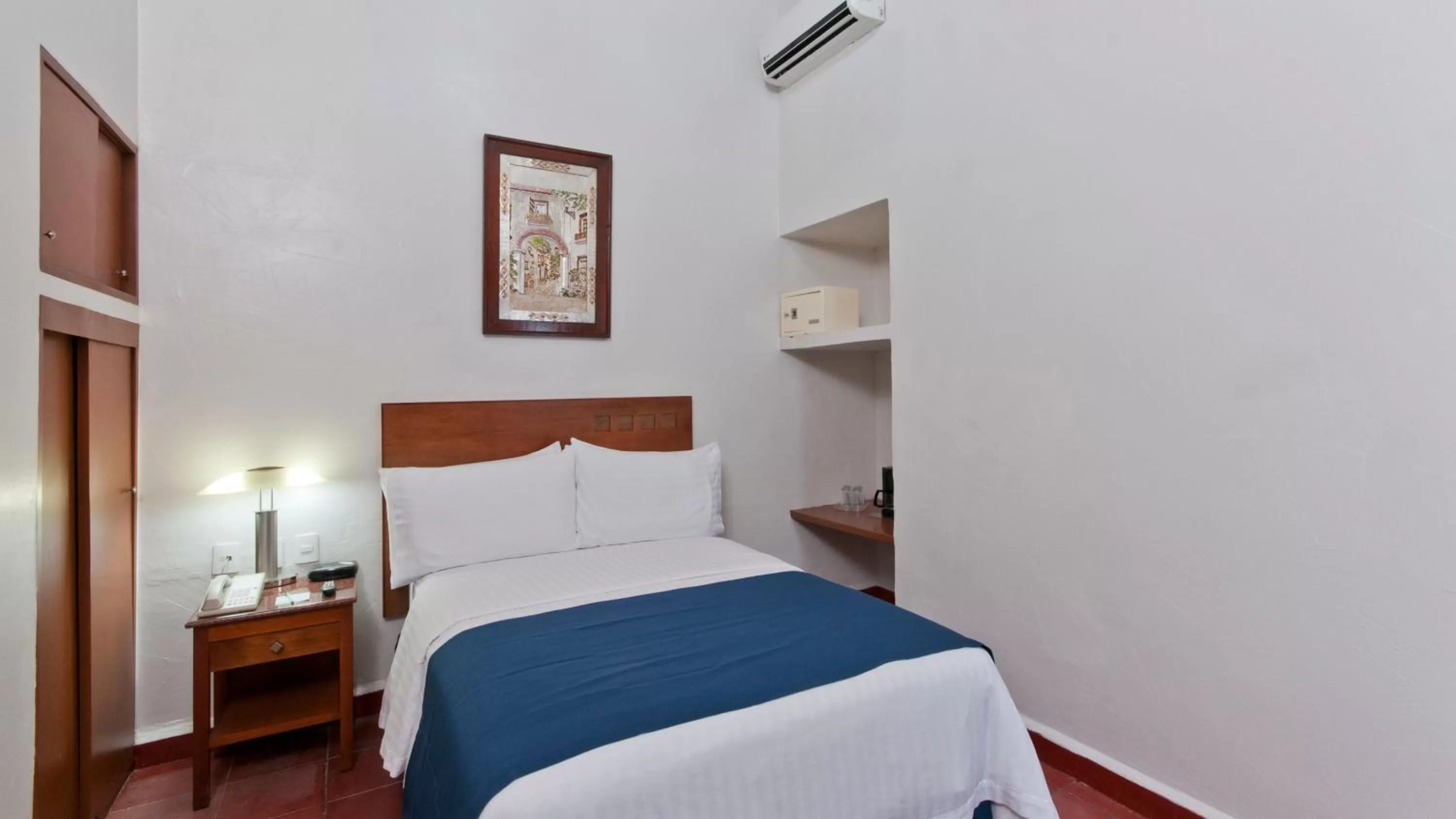 Photo of the whole room, Bed in Holiday Inn Express Veracruz Centro Historico by IHG