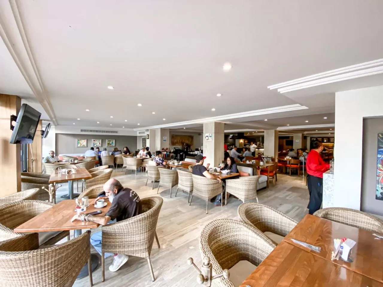 Restaurant/places to eat in Ramada Plaza by Wyndham Leon