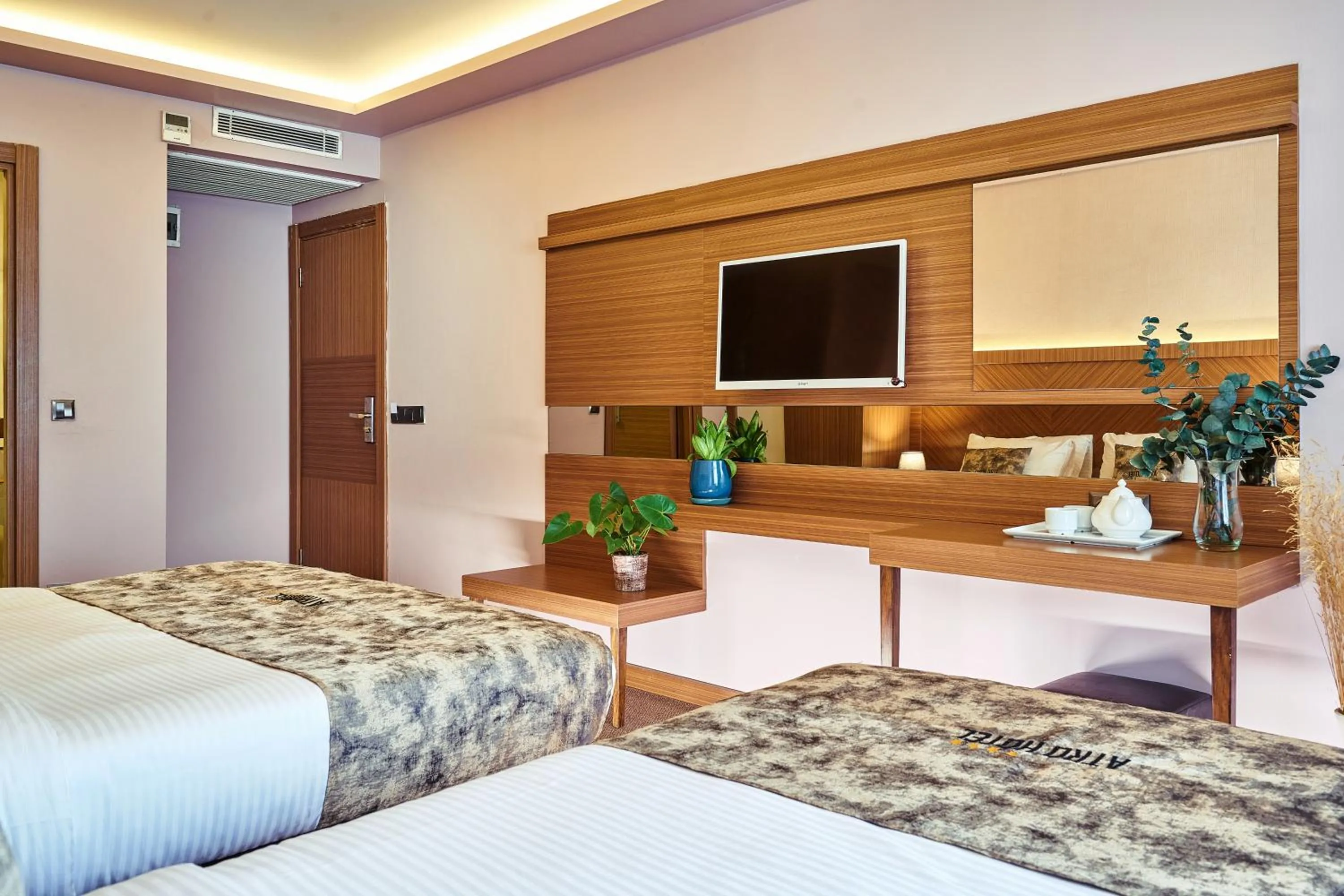 Photo of the whole room, Bed in Atro Hotel