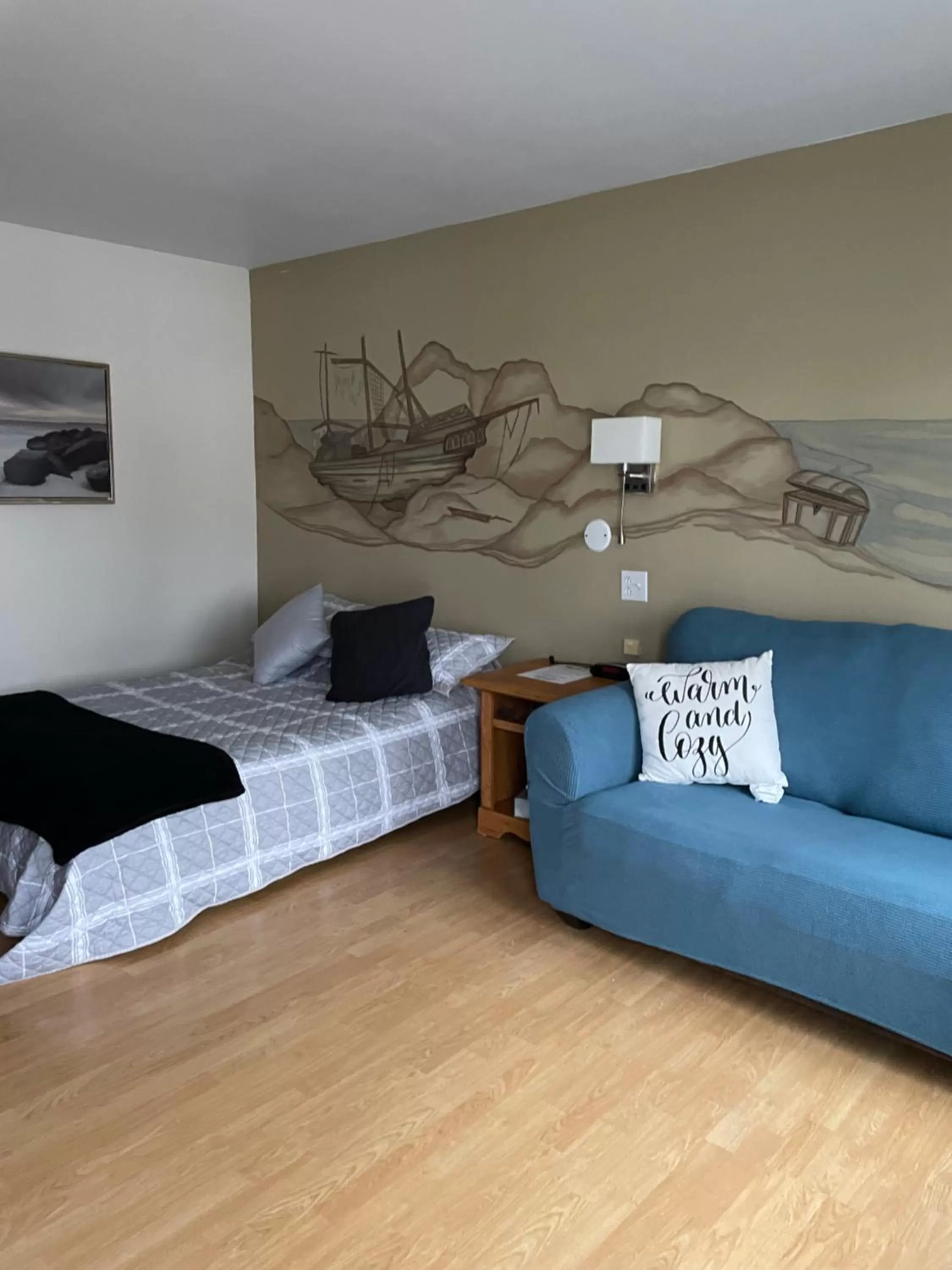 Seating area, Bed in Motel Valois YL inc