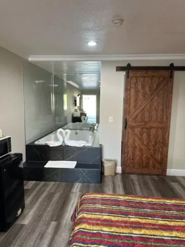 Photo of the whole room in Chino Motel