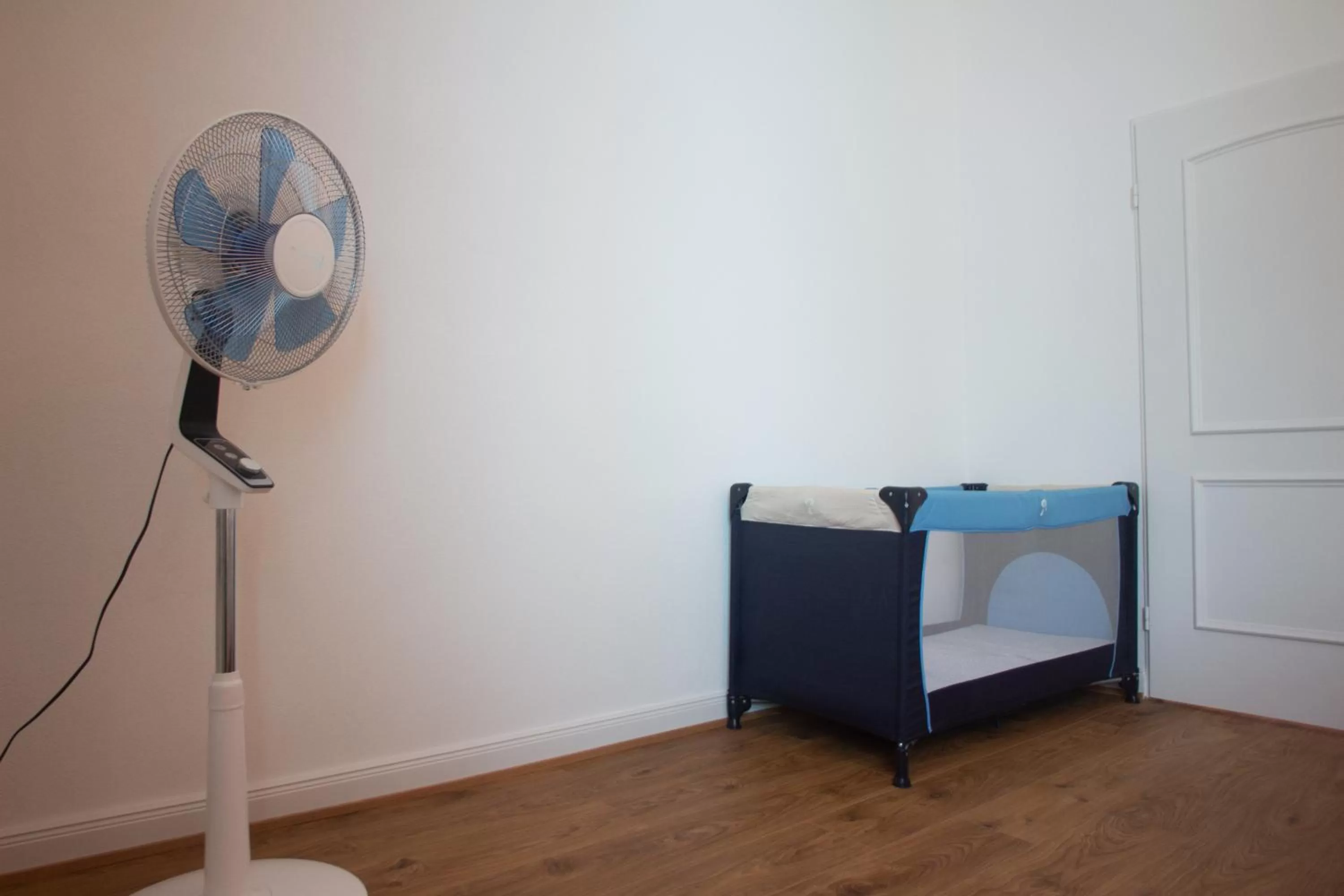 children, Bed in Hotel-Restaurant Hackteufel