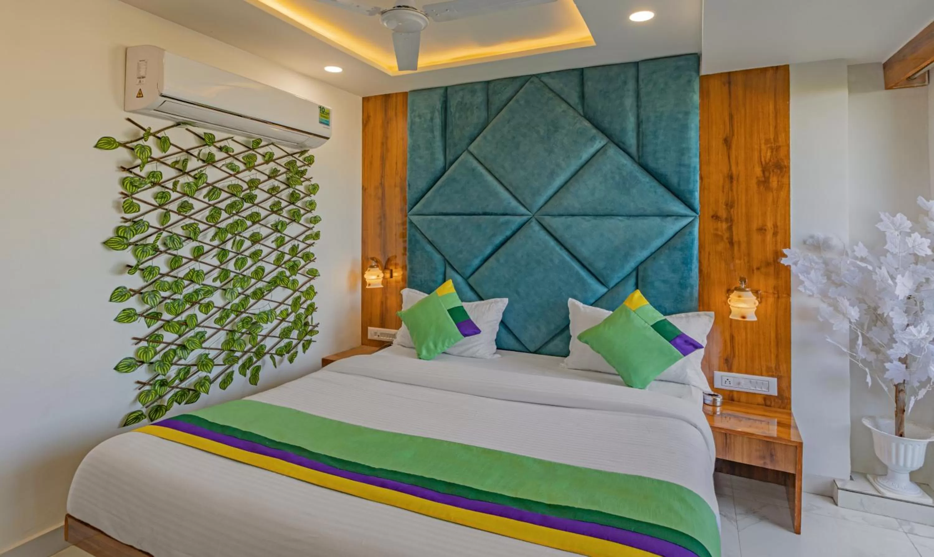 Bed in Treebo Trend Prince Plaza