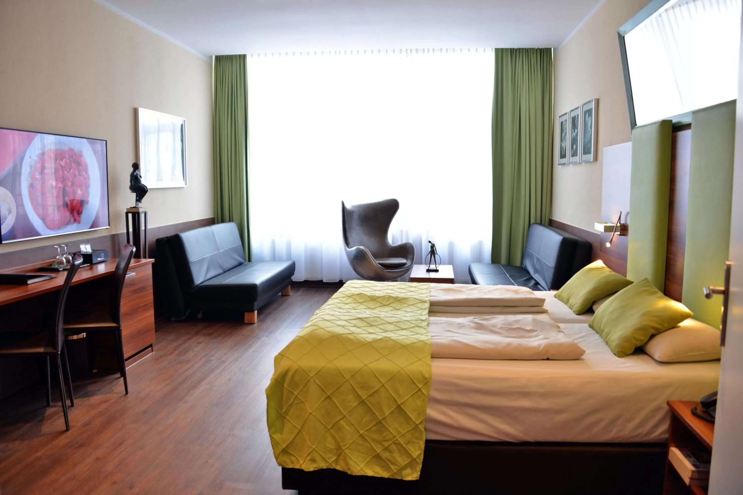 Photo of the whole room, Bed in Arthotel Munich