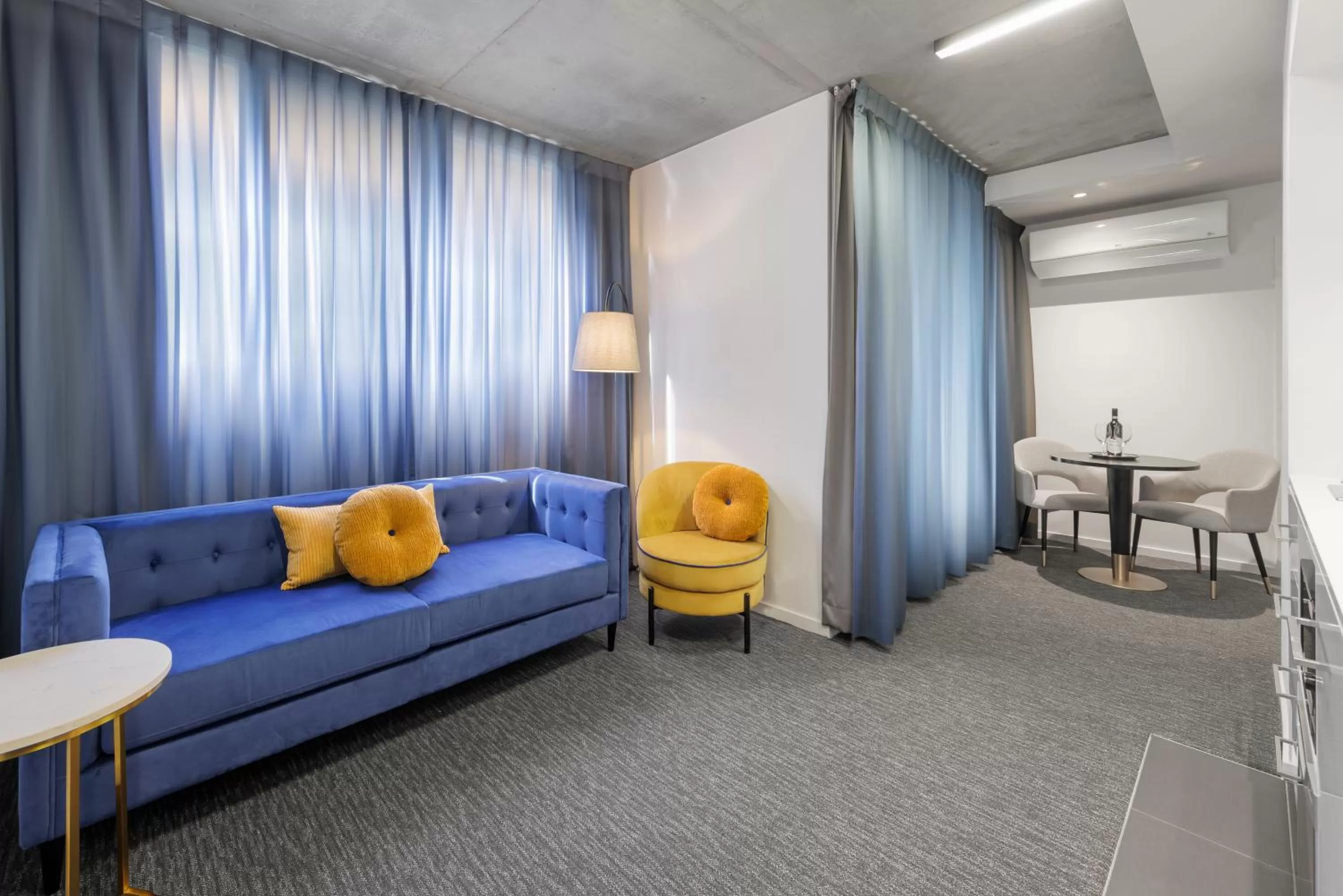 Living room, Seating Area in Mercure Melbourne St Kilda Road