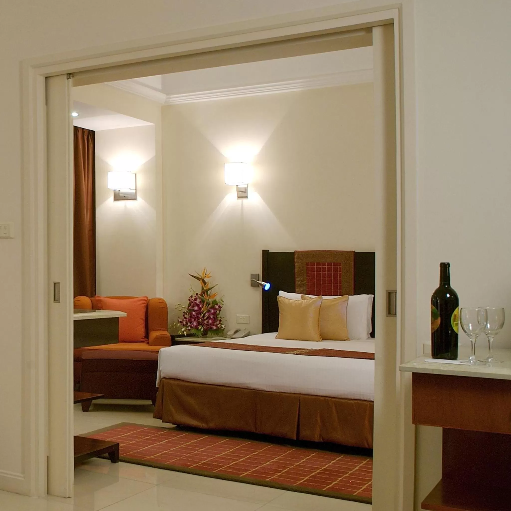 Photo of the whole room, Bed in Gateway Aurangabad - Chhatrapati Sambhaji Nagar