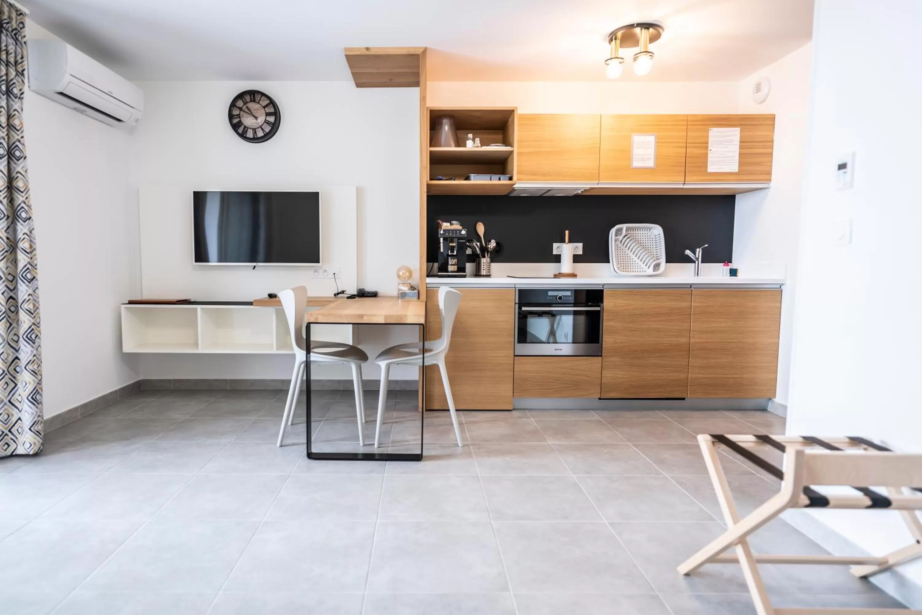 Kitchen or kitchenette in hôtel résidence a torra