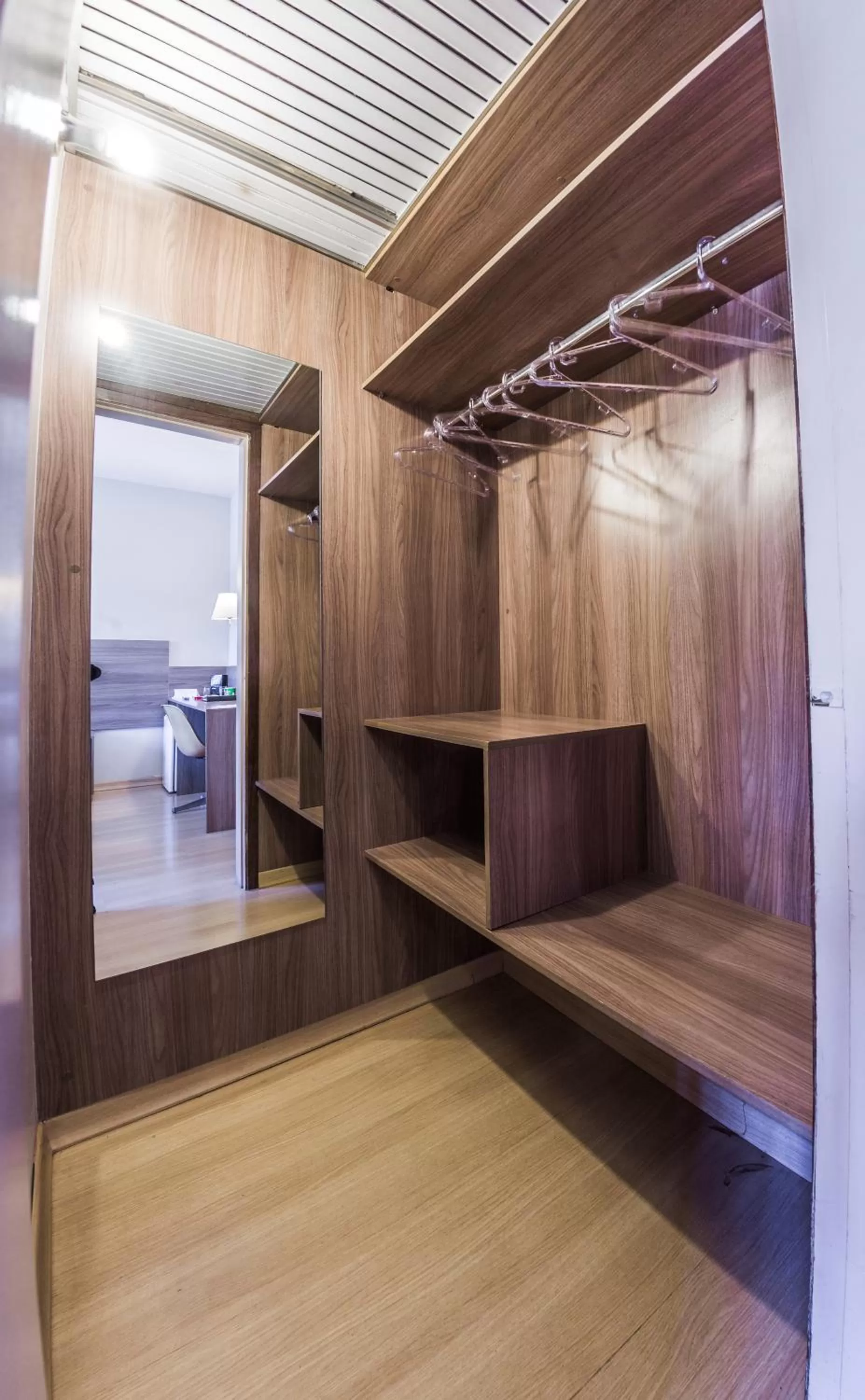 wardrobe in América Bittar Hotel