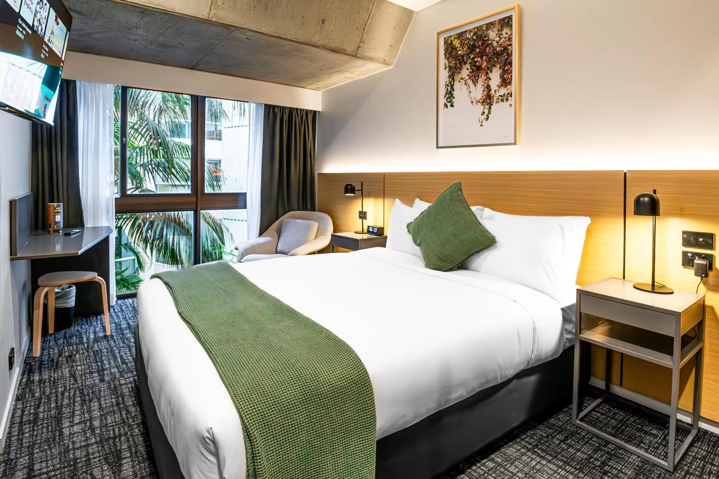 Photo of the whole room, Bed in Song Hotel Sydney