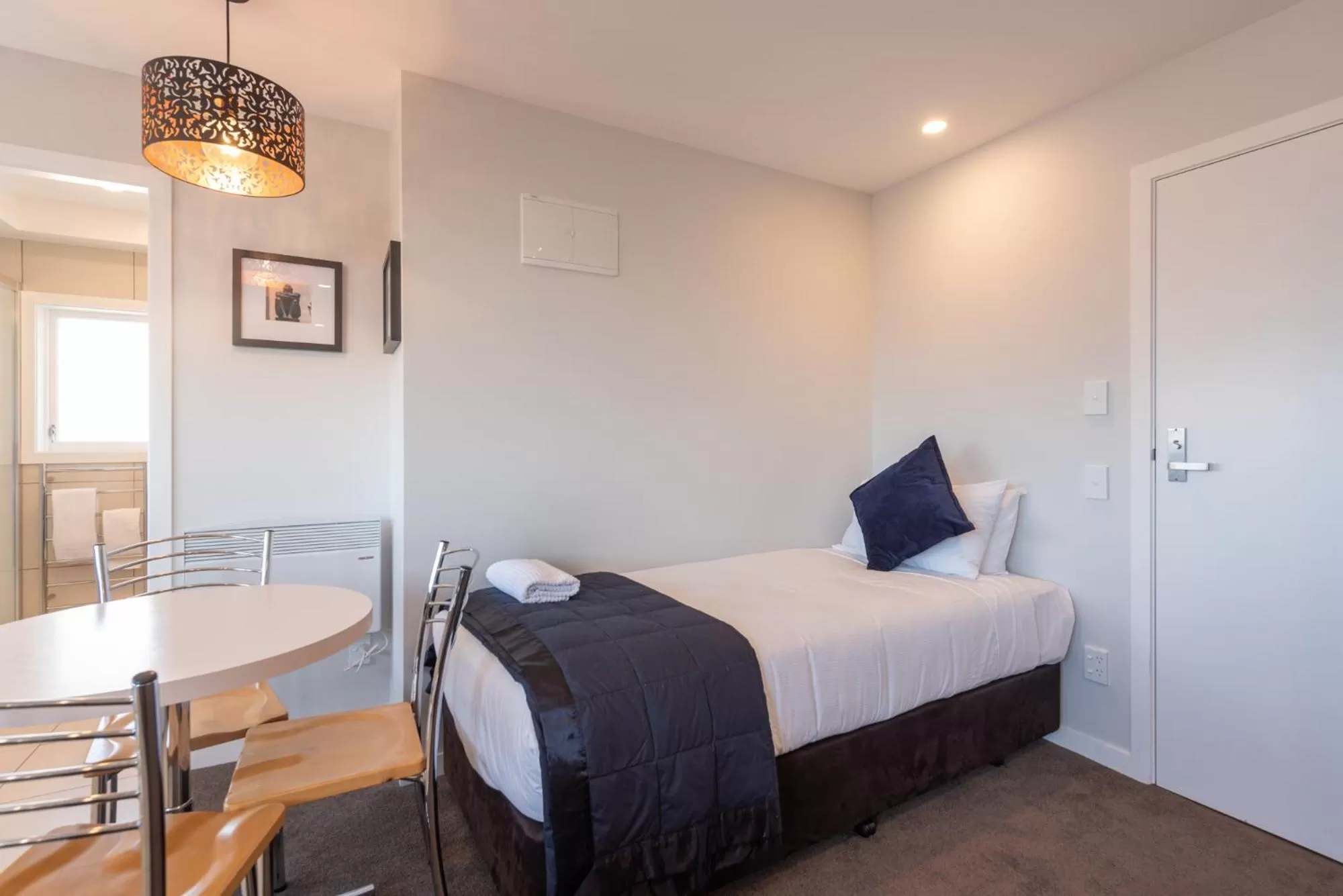 Bed in Capital View Motor Inn - Free Parking