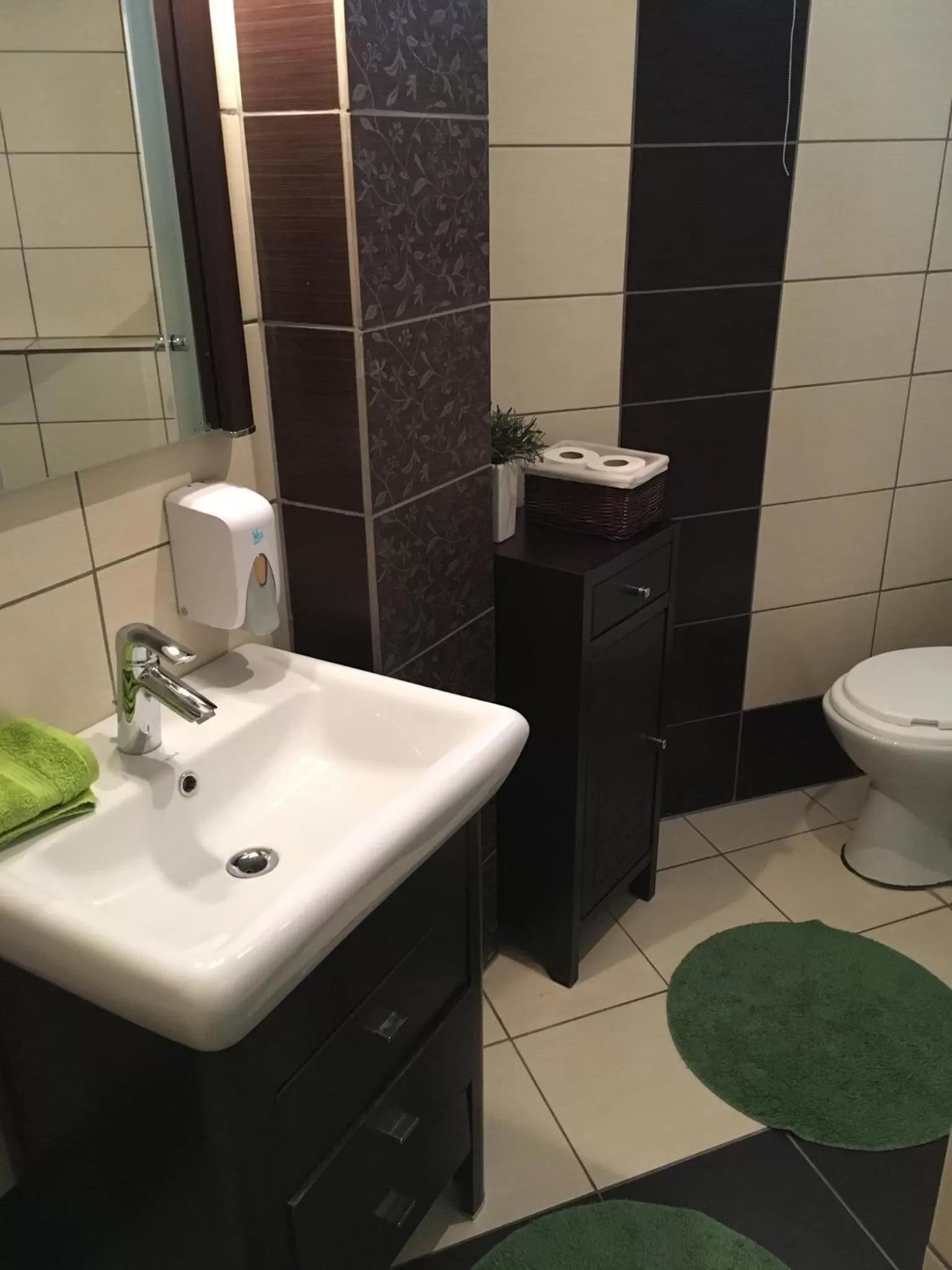 Shower, Bathroom in Abszolút Hotel és Panzió