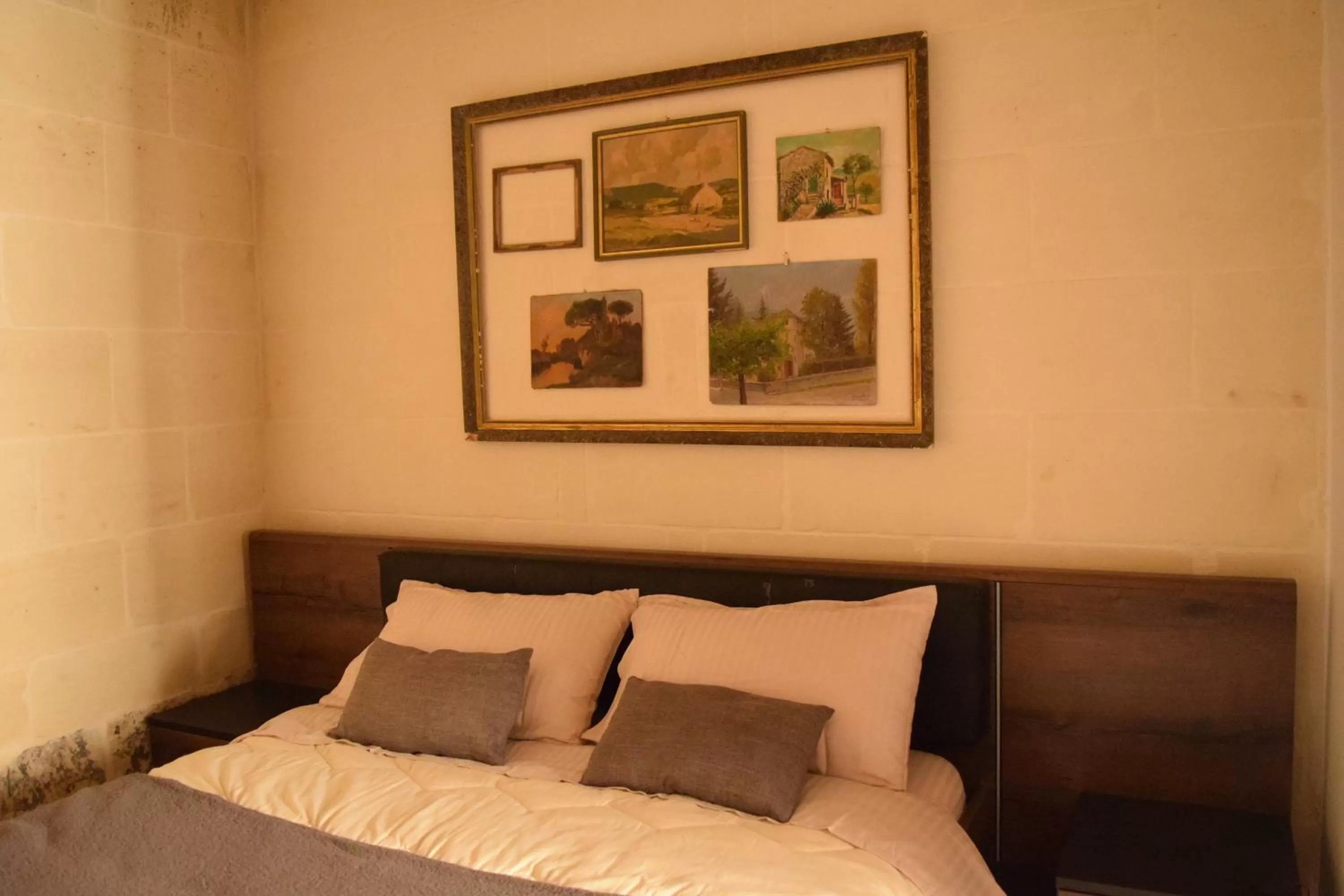 Photo of the whole room, Bed in St George of Lydda B&B