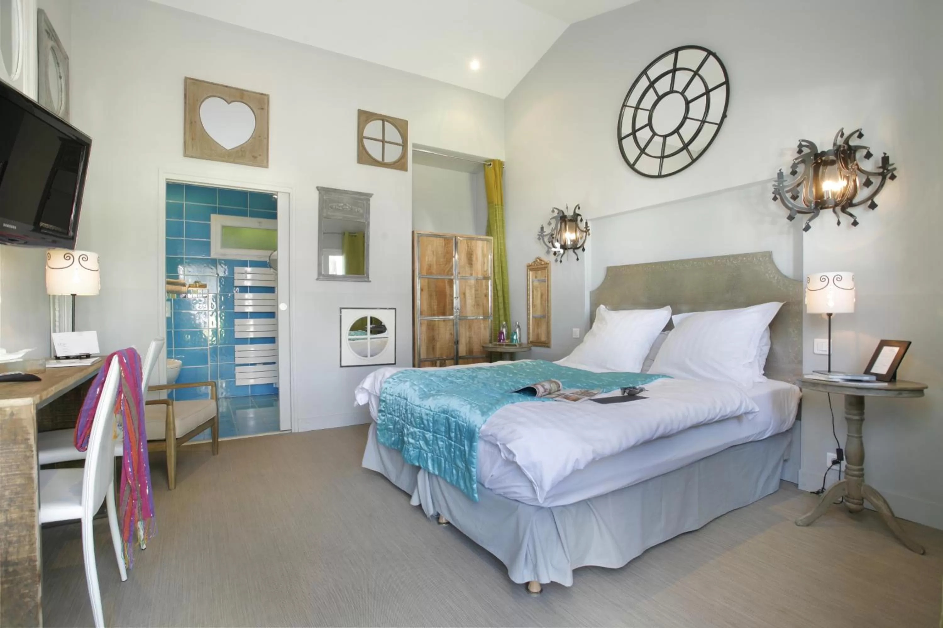 Bedroom, Bed in The Originals Hôtel Le Cise Restaurant Chambres et Suites