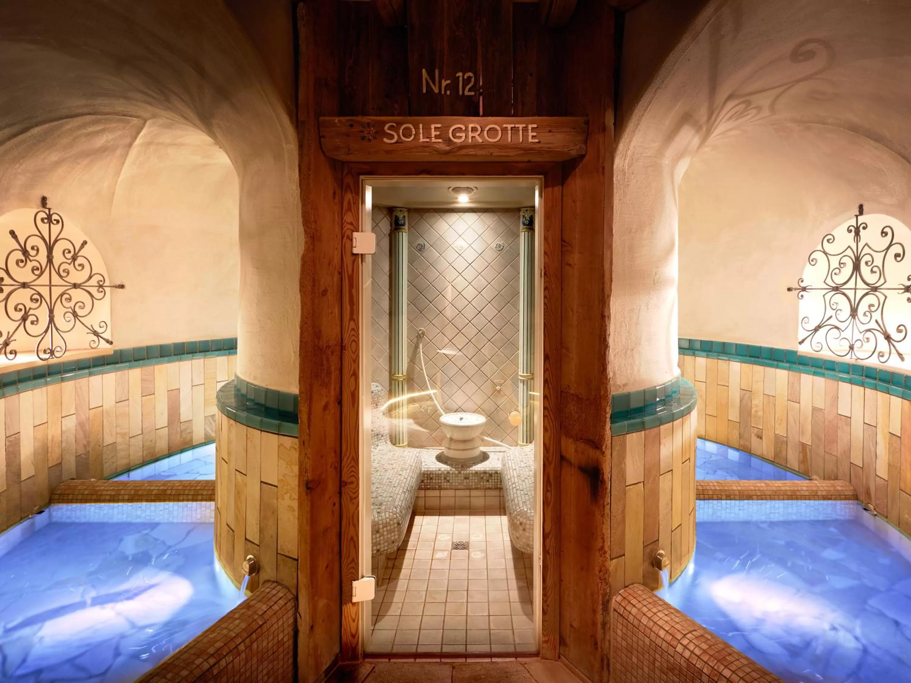 Steam room, Bed in Relais&Châteaux Spa-Hotel Jagdhof