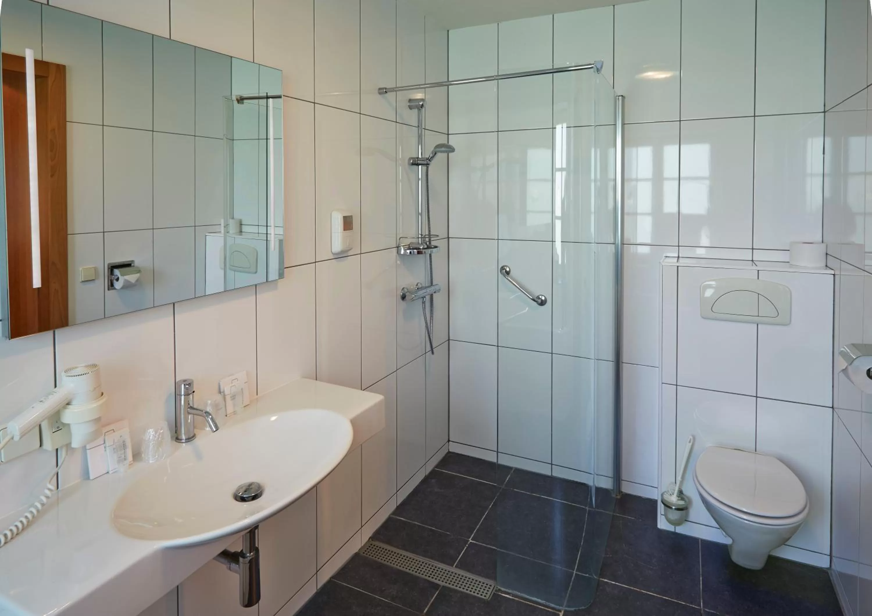 Bathroom in Parkhotel Mastbosch Breda