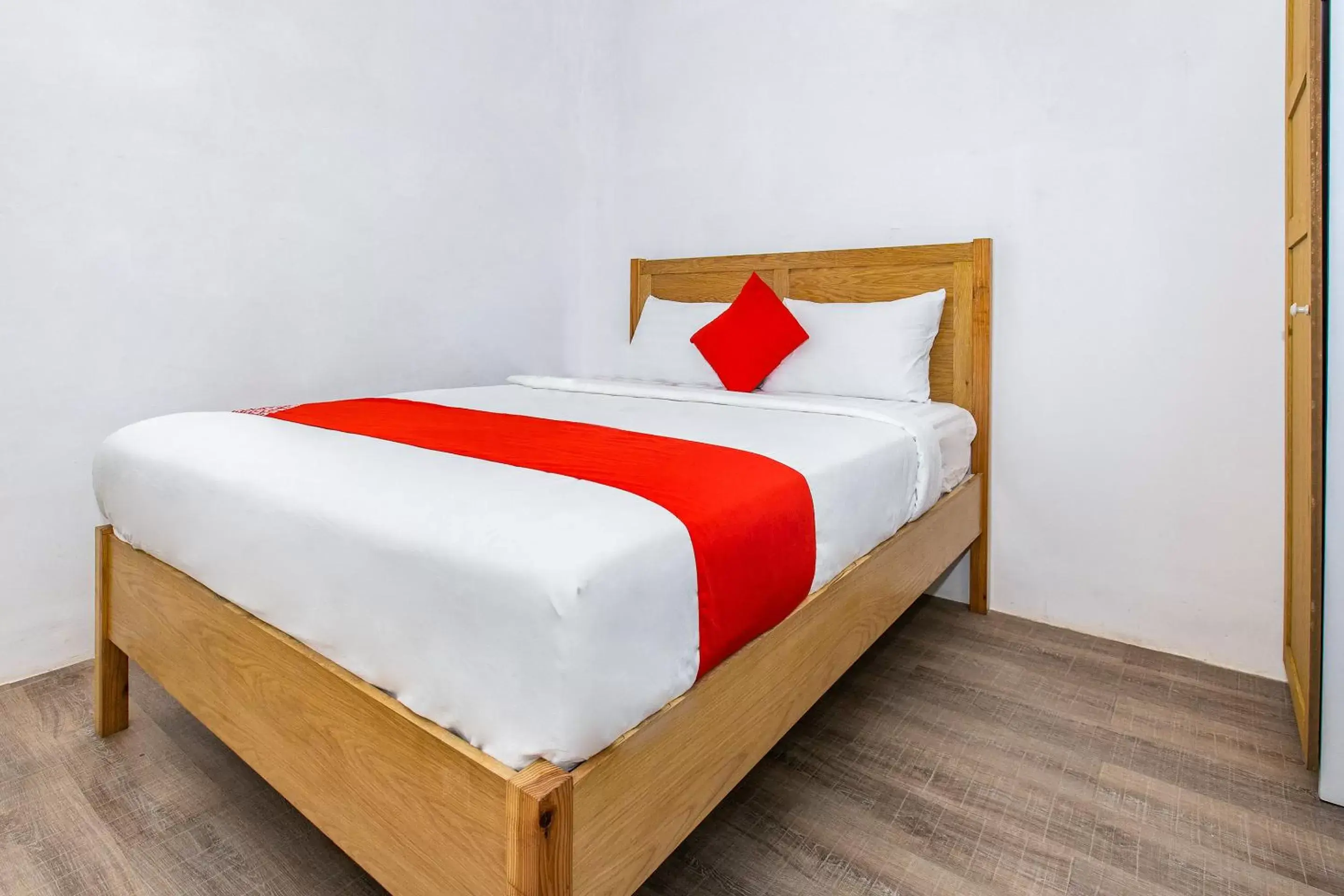 Standard Double Room in GIS Hotel Nha Trang & Motorbike Rental Standard Double Room in GIS Hotel Nha Trang & Motorbike Rental