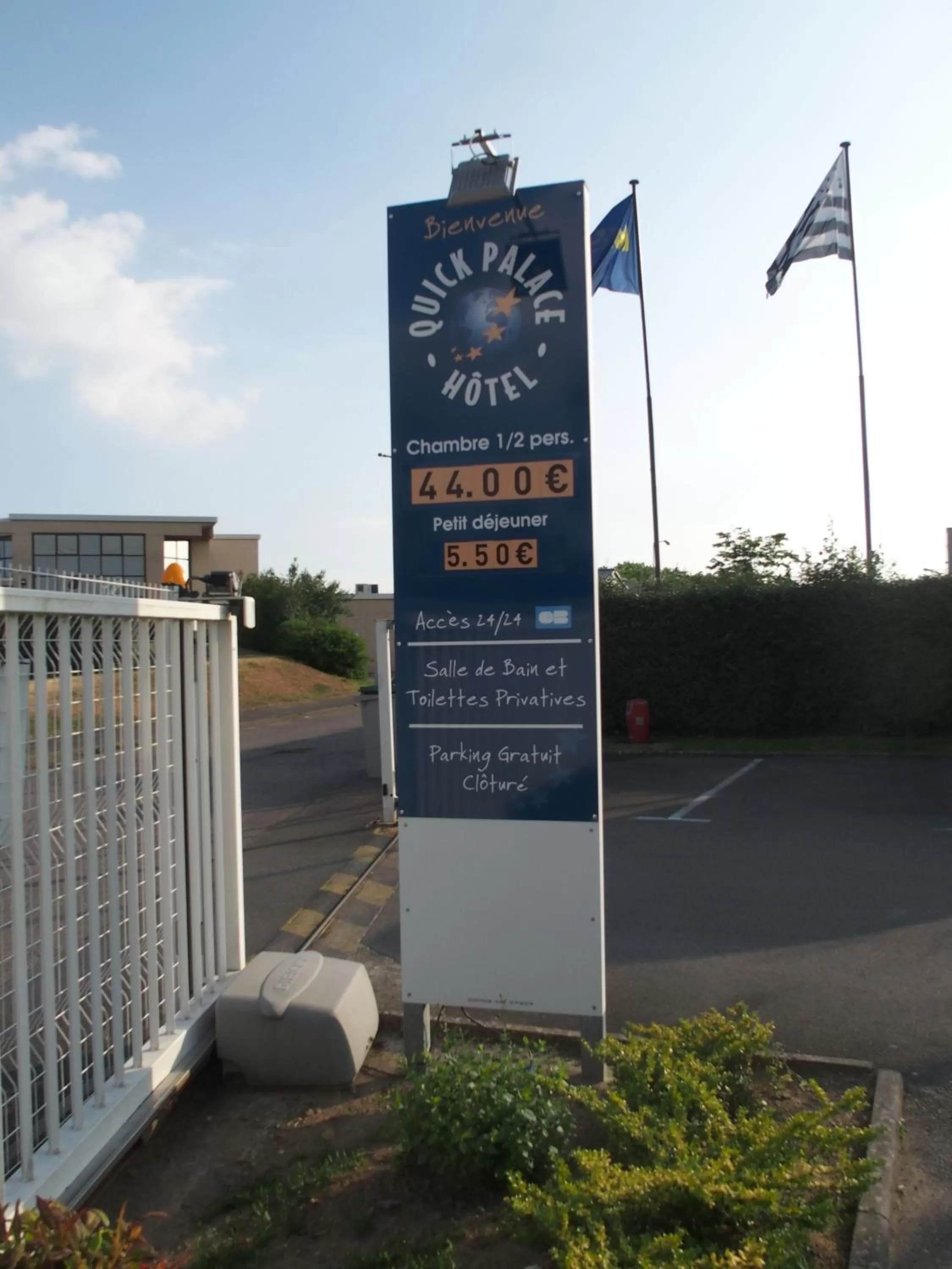 Logo/Certificate/Sign in Quick Palace Vannes