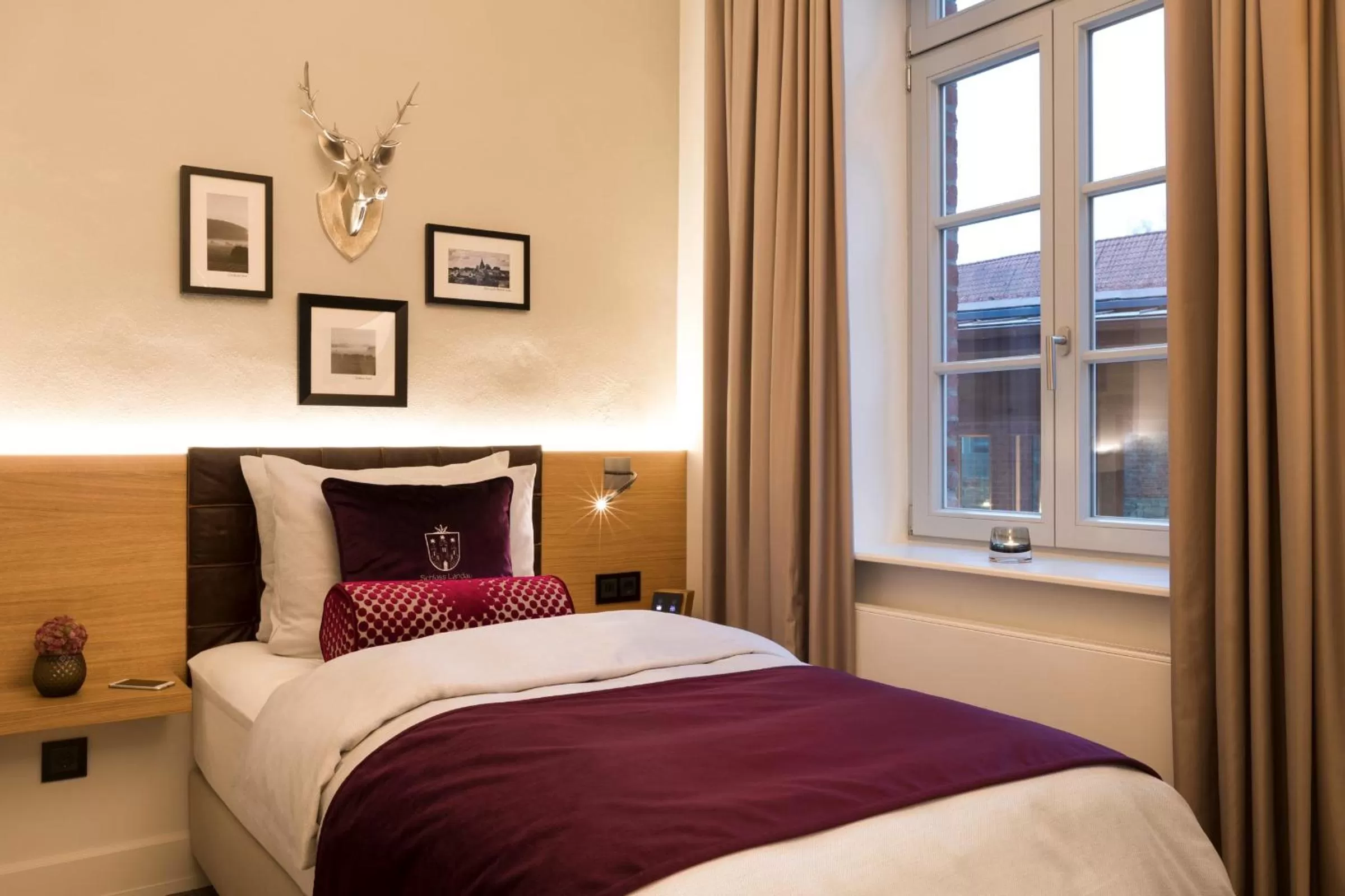 Photo of the whole room, Bed in Hotel Brunnenhaus Schloss Landau