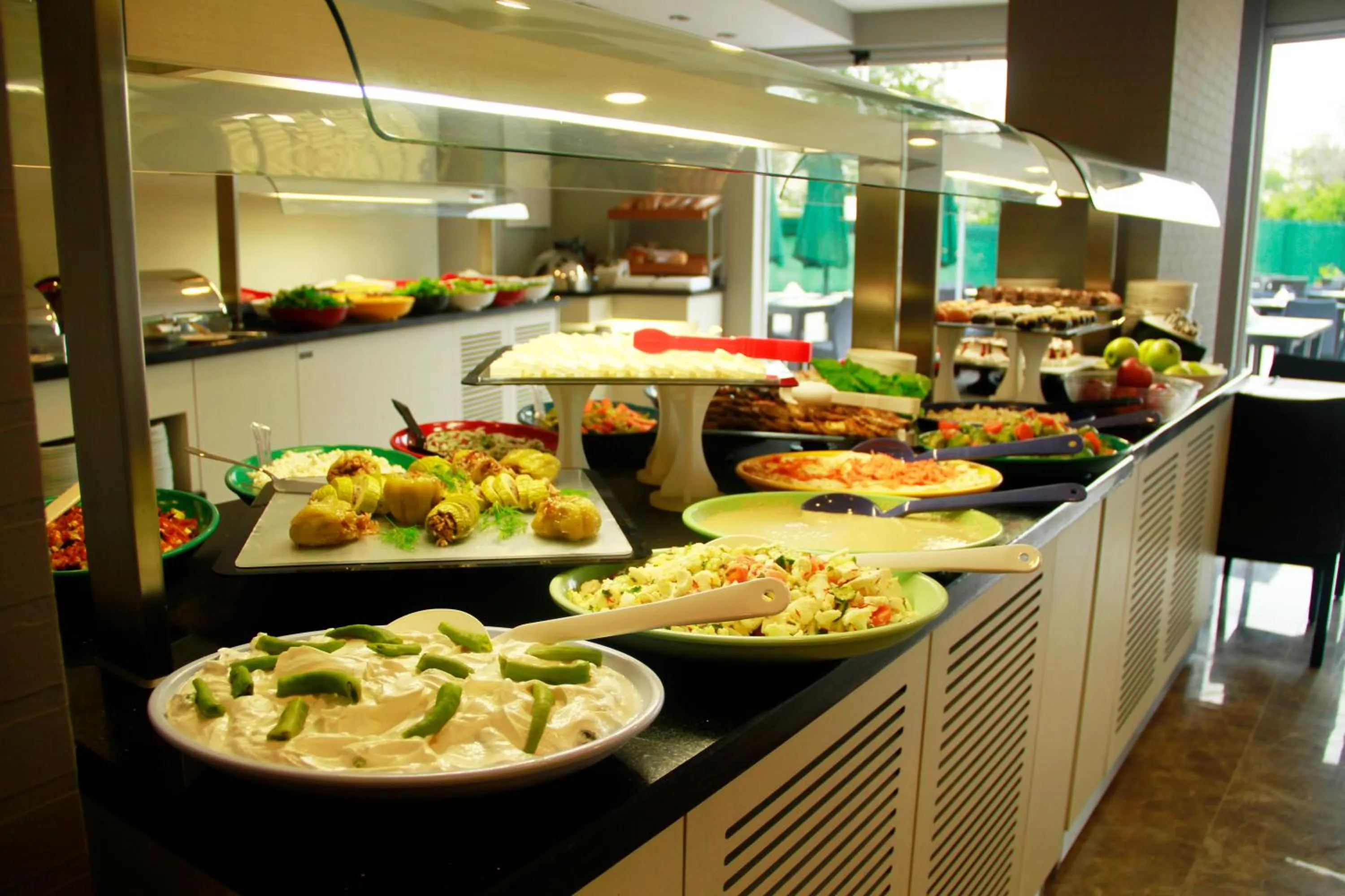 Food and drinks in Tourist Hotel