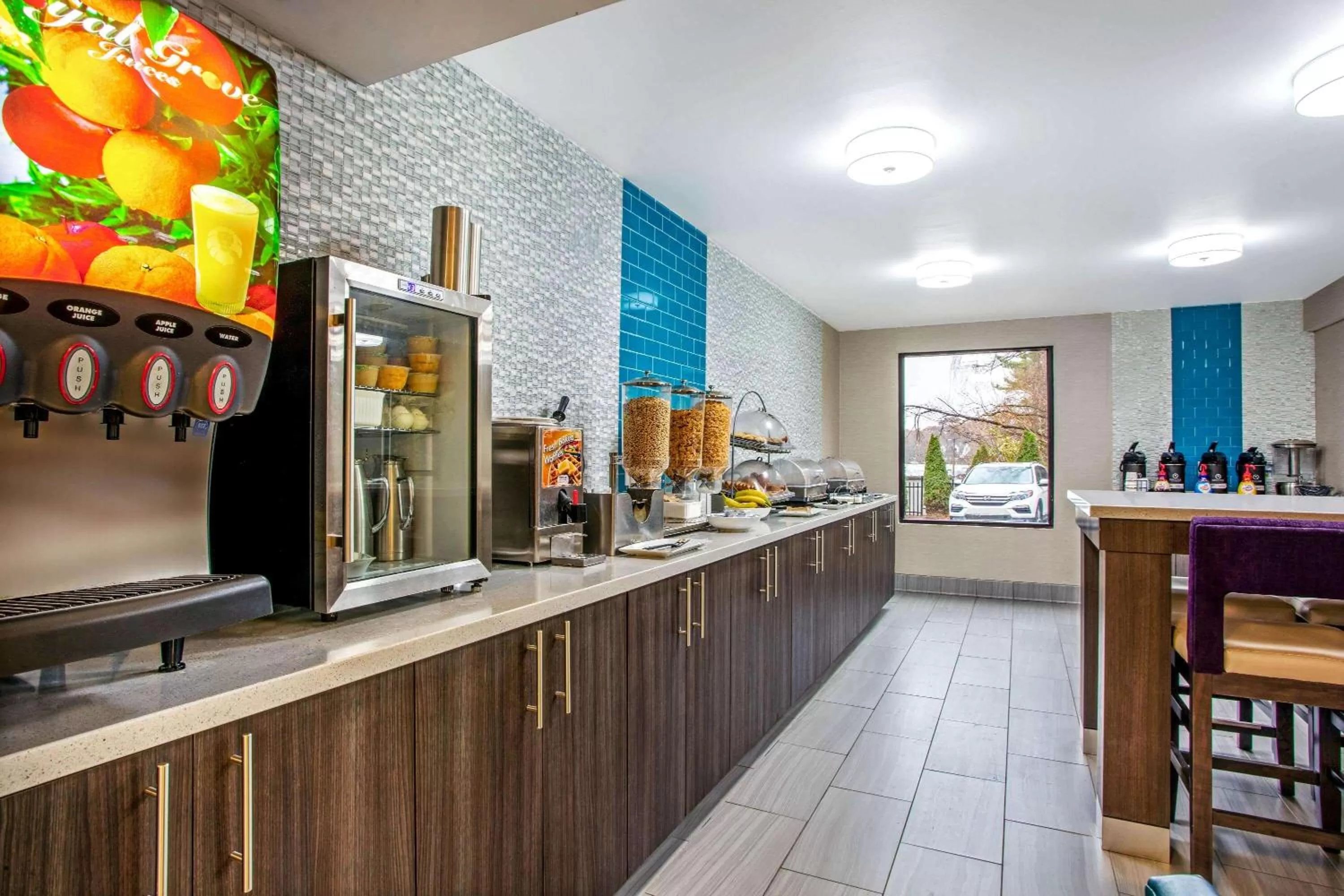 Restaurant/places to eat in La Quinta Inn by Wyndham Radford