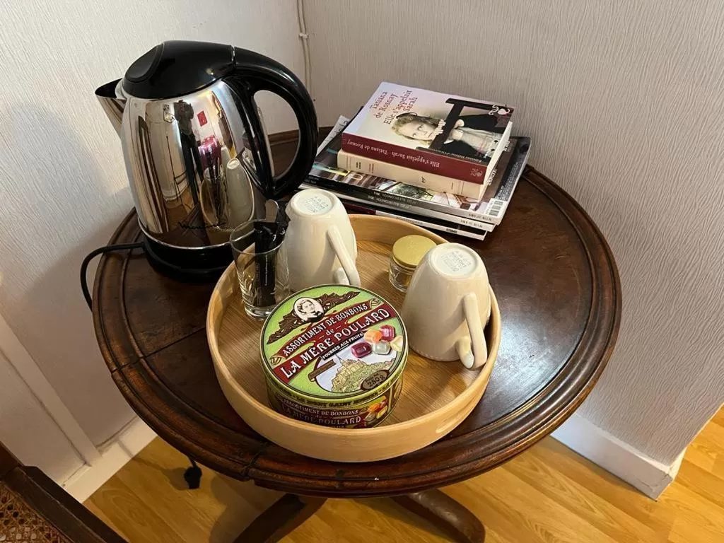 Coffee/tea facilities in Chambres d'Hôtes Mado et Lulu