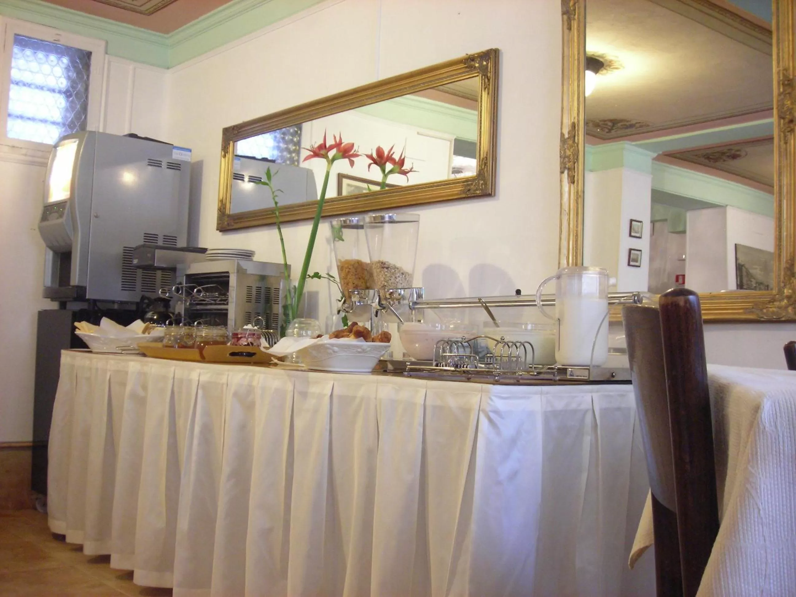 Restaurant/places to eat in Albergo Marin