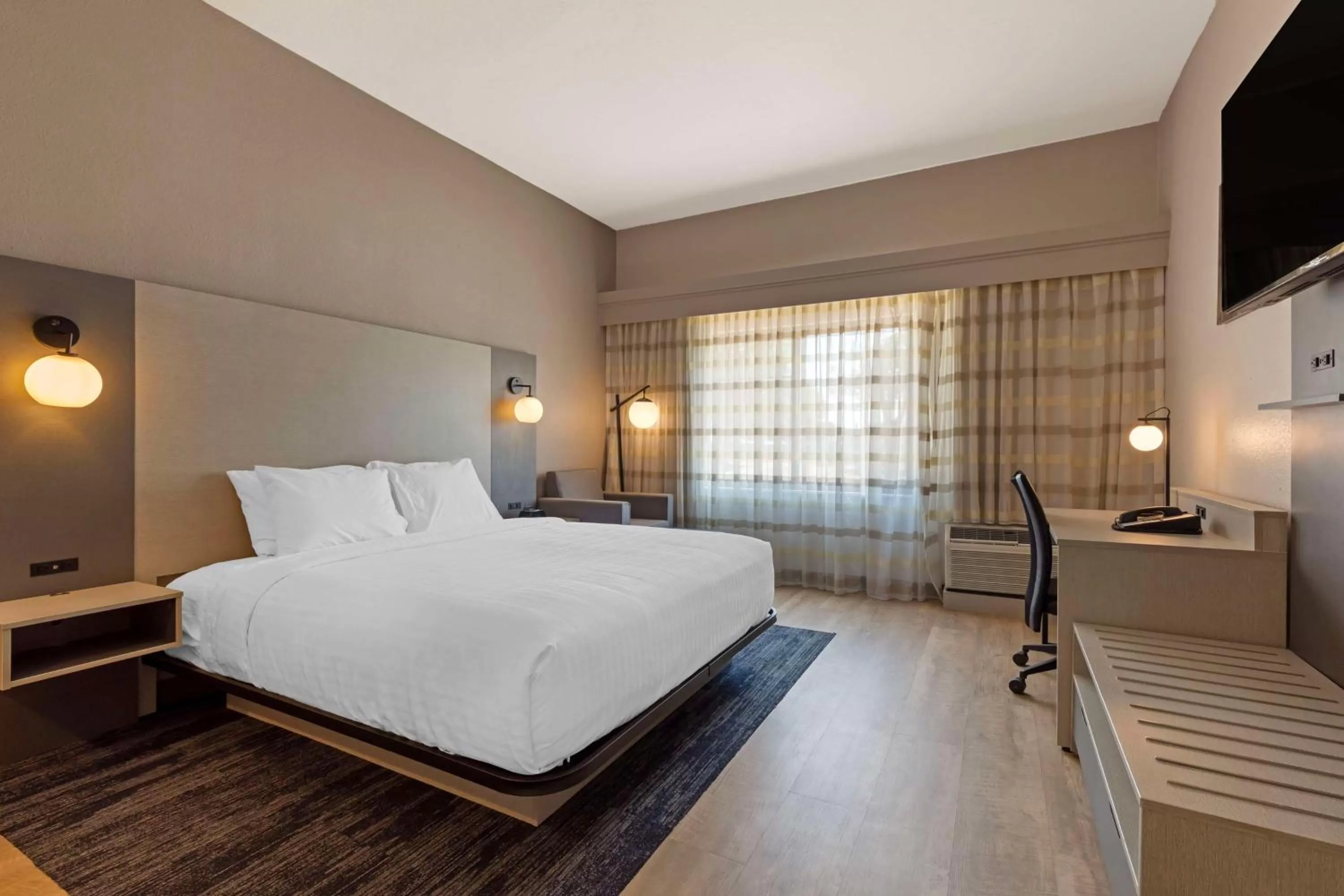 Bedroom in Best Western Plus Fort Worth North