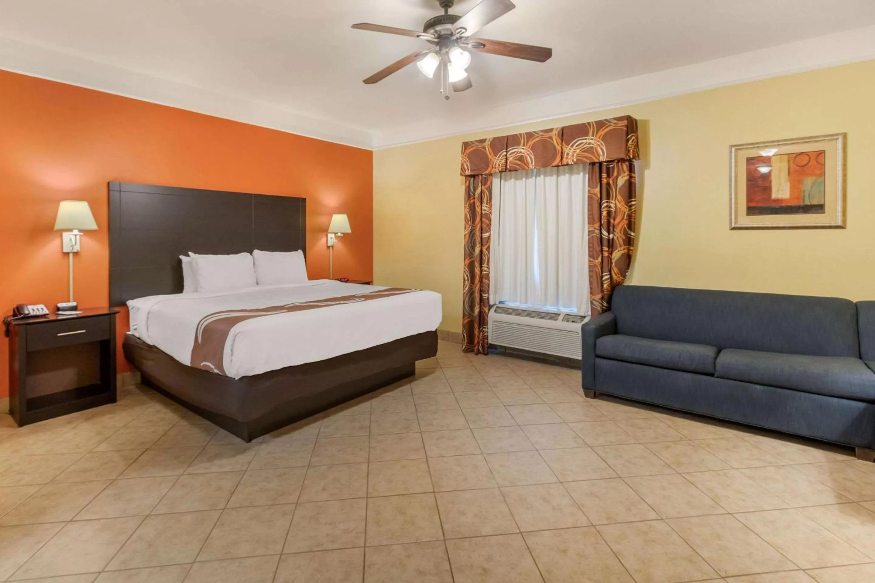 Photo of the whole room, Bed in Quality Inn & Suites at The Outlets Mercedes-Weslaco