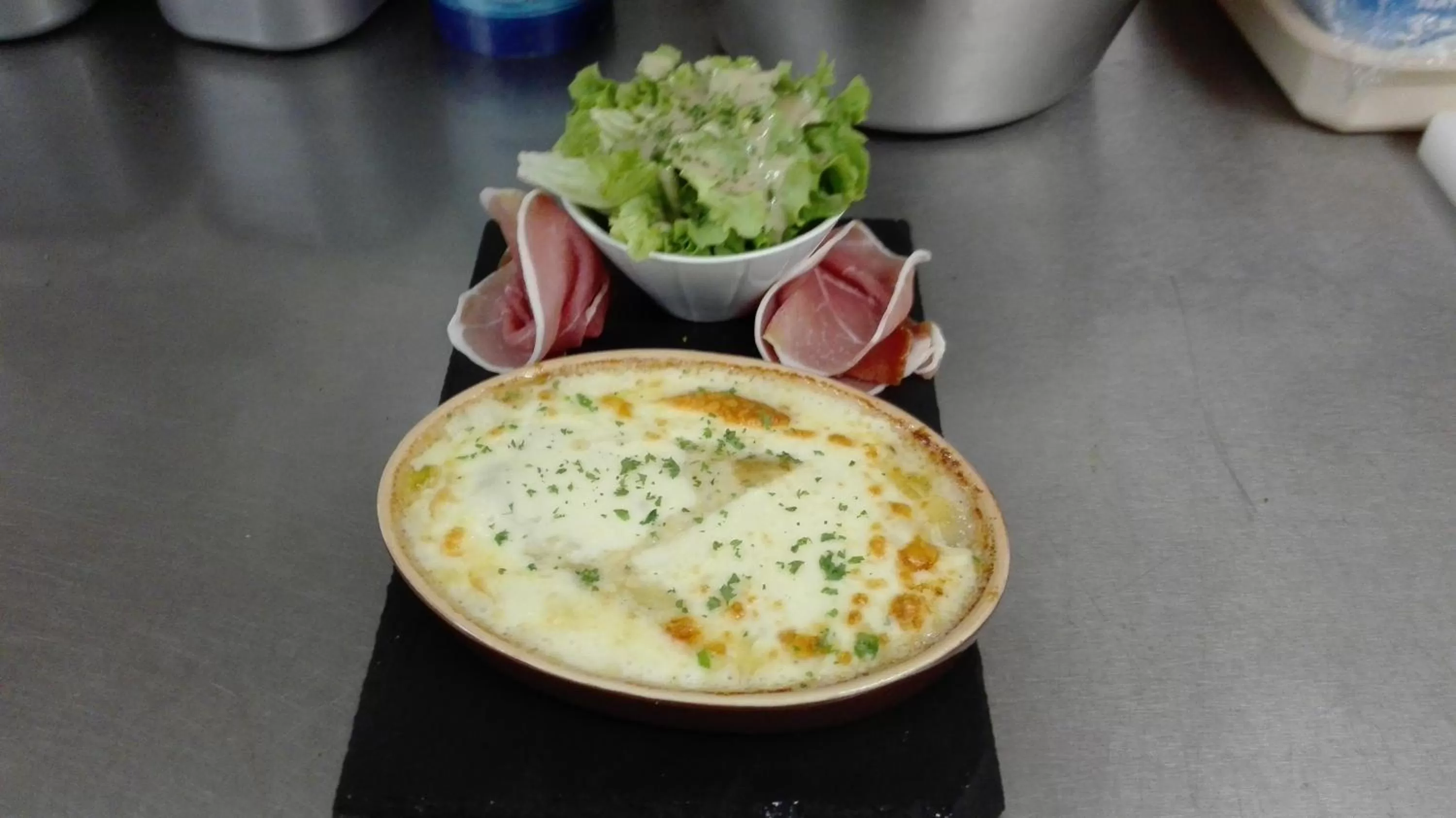 Food in Le CESAR HOTEL