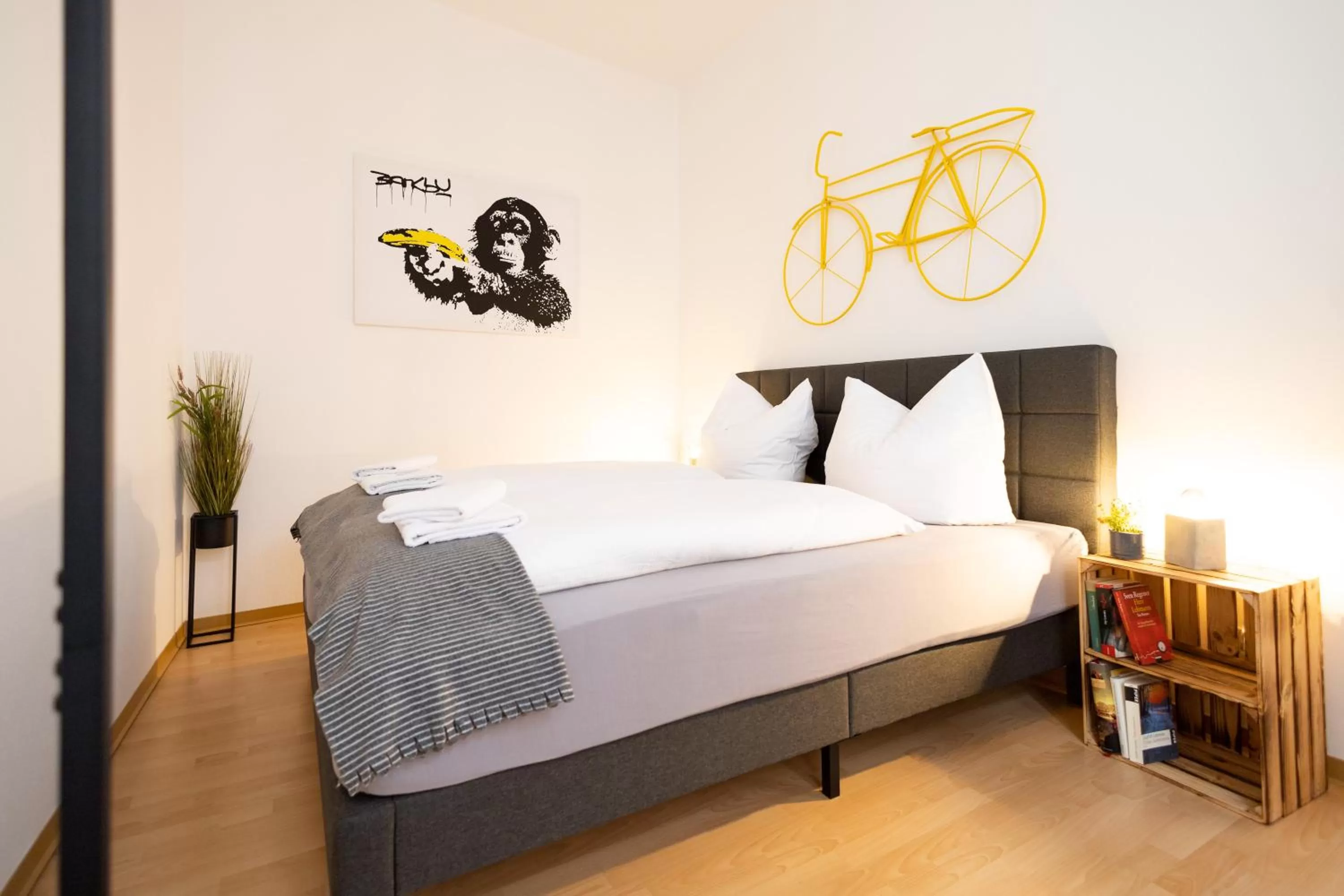 Bed in Ko-Living Space an der Oper - Street Art Design Apartments