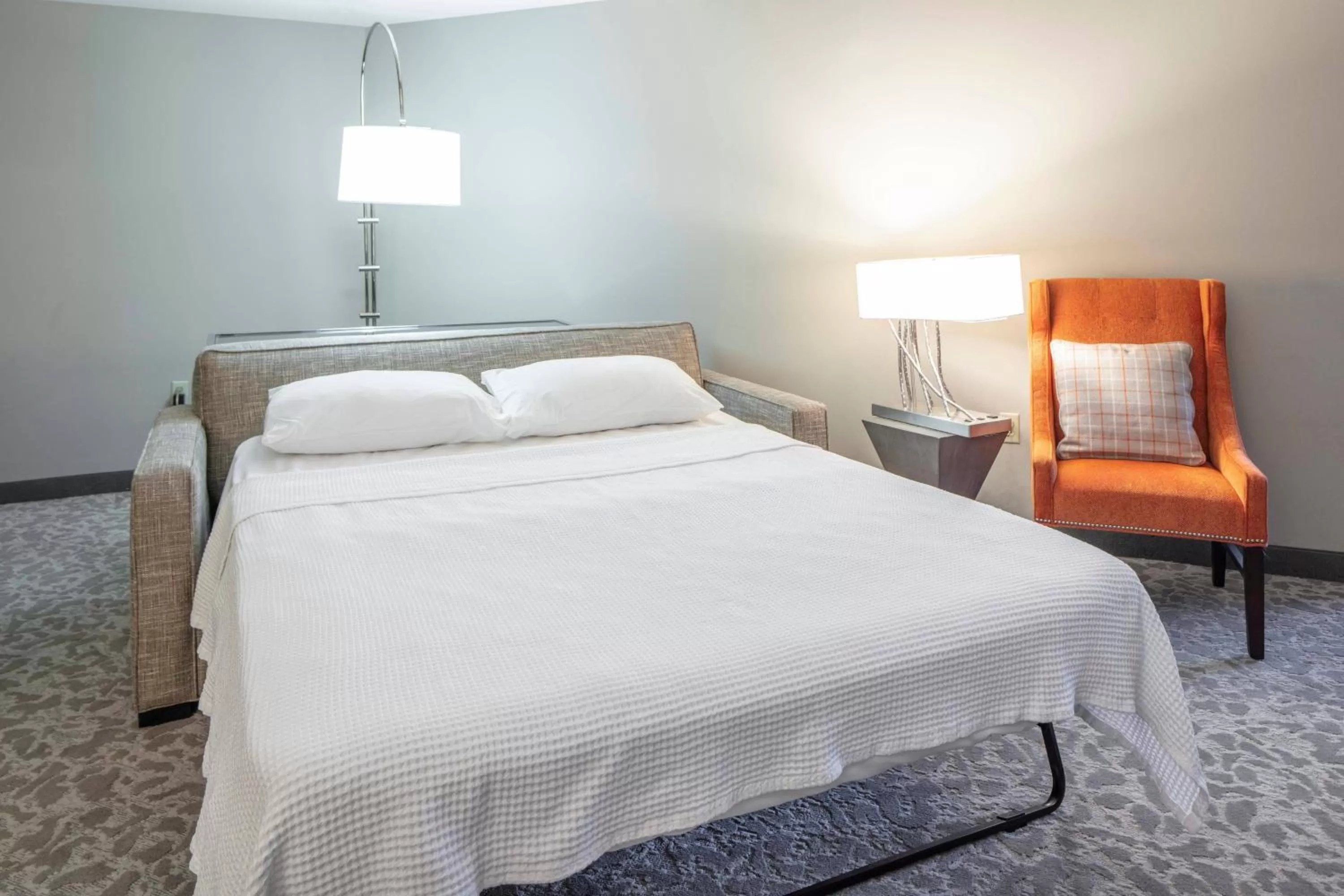 Photo of the whole room, Bed in Auburn Marriott Opelika Resort & Spa at Grand National