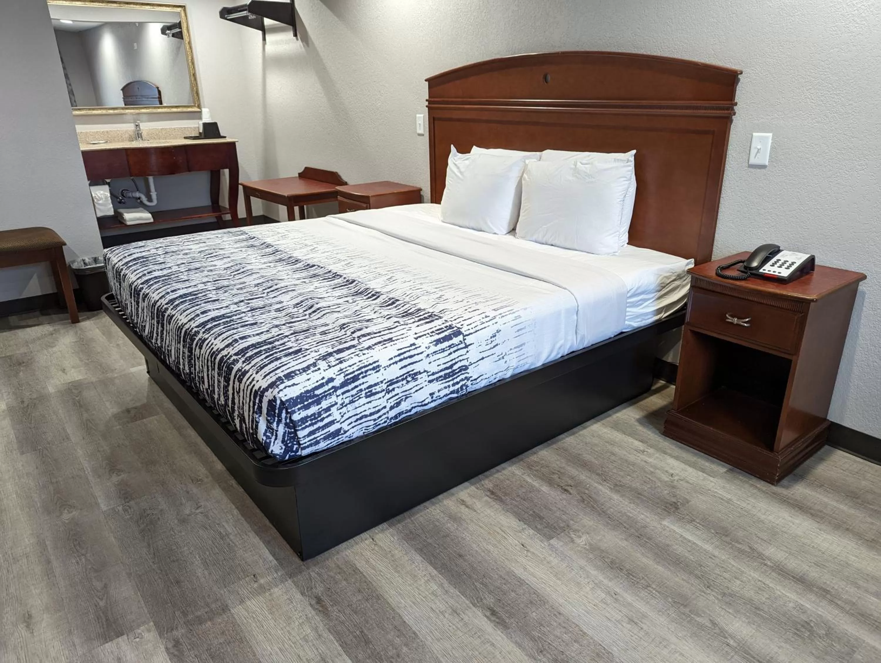 Property building, Bed in OKC Hotel