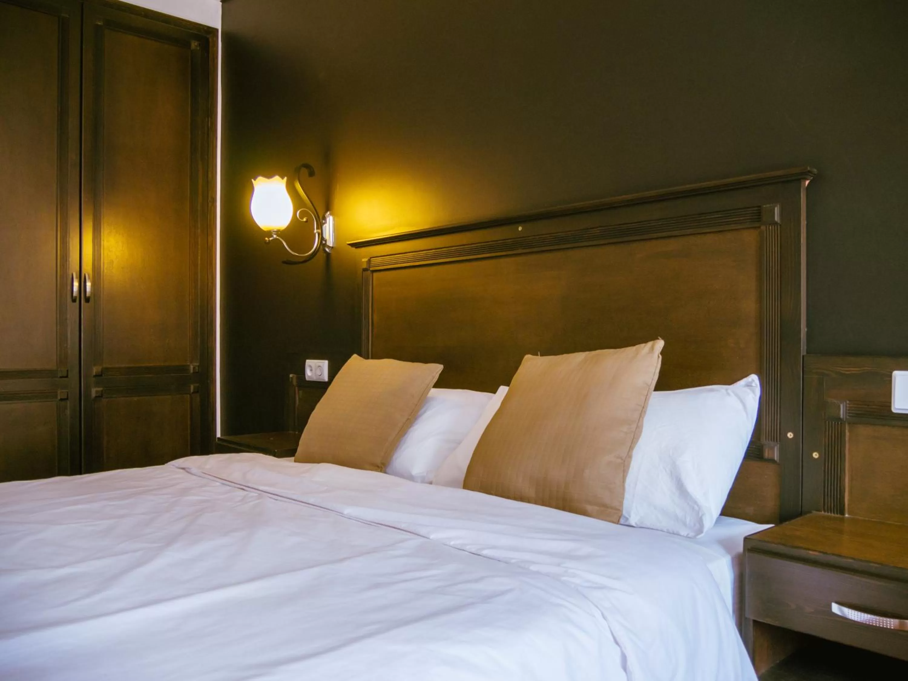 Bed in Hotel L'Aéroport