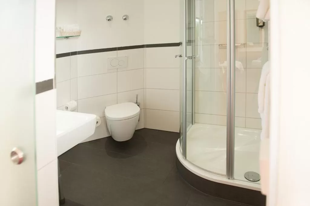 Bathroom in Strandhotel Löchnerhaus