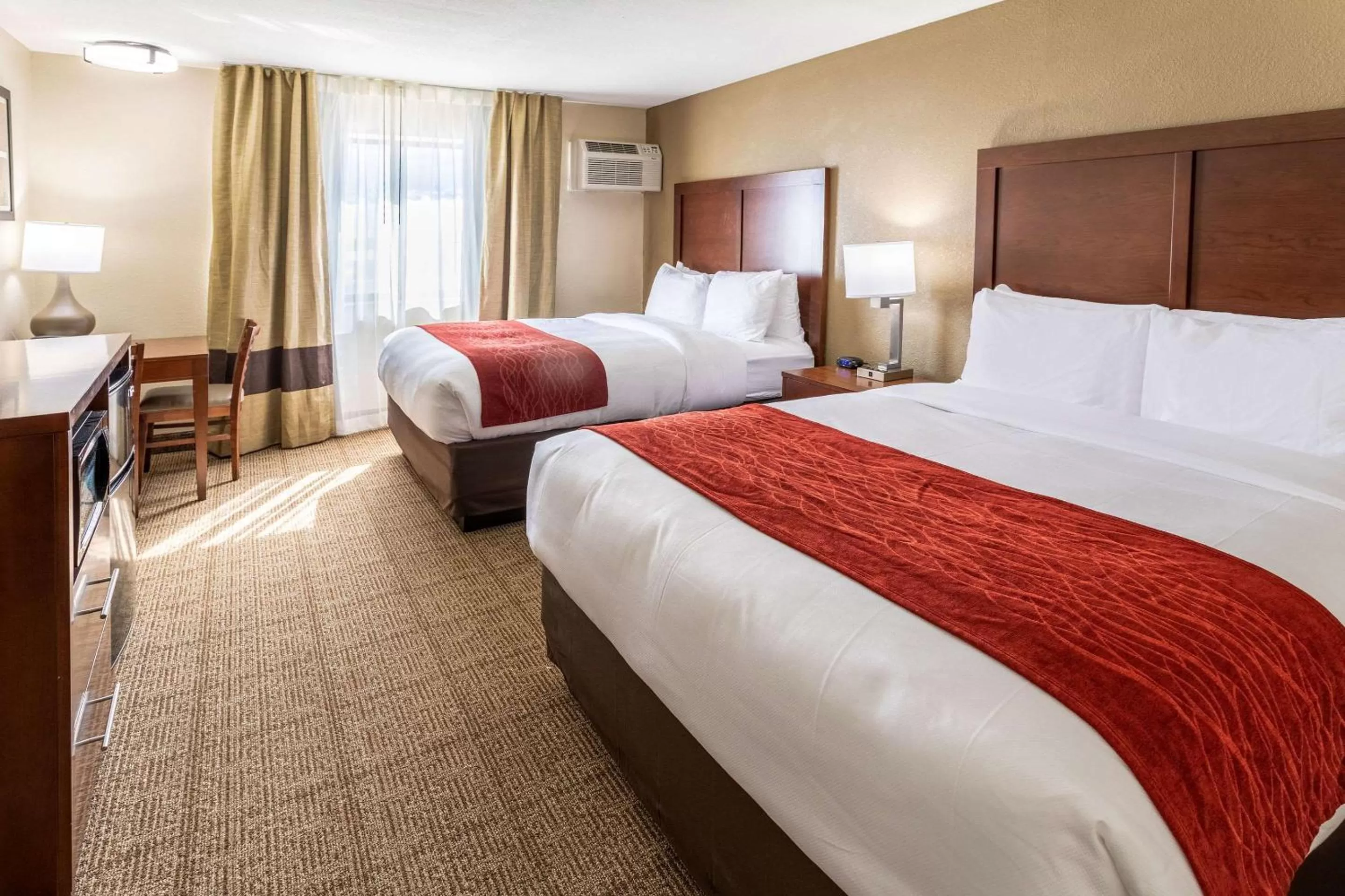 Photo of the whole room, Bed in Comfort Inn Waukesha - Milwaukee West