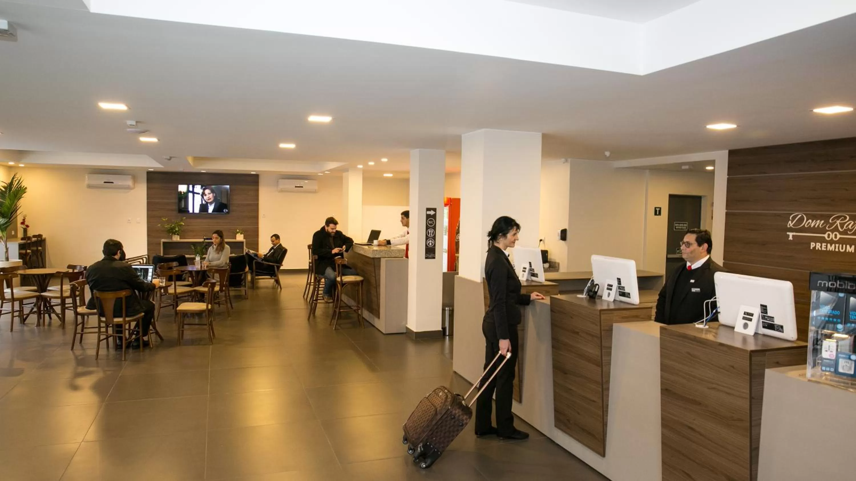 Staff in Hotel Dom Rafael Premium