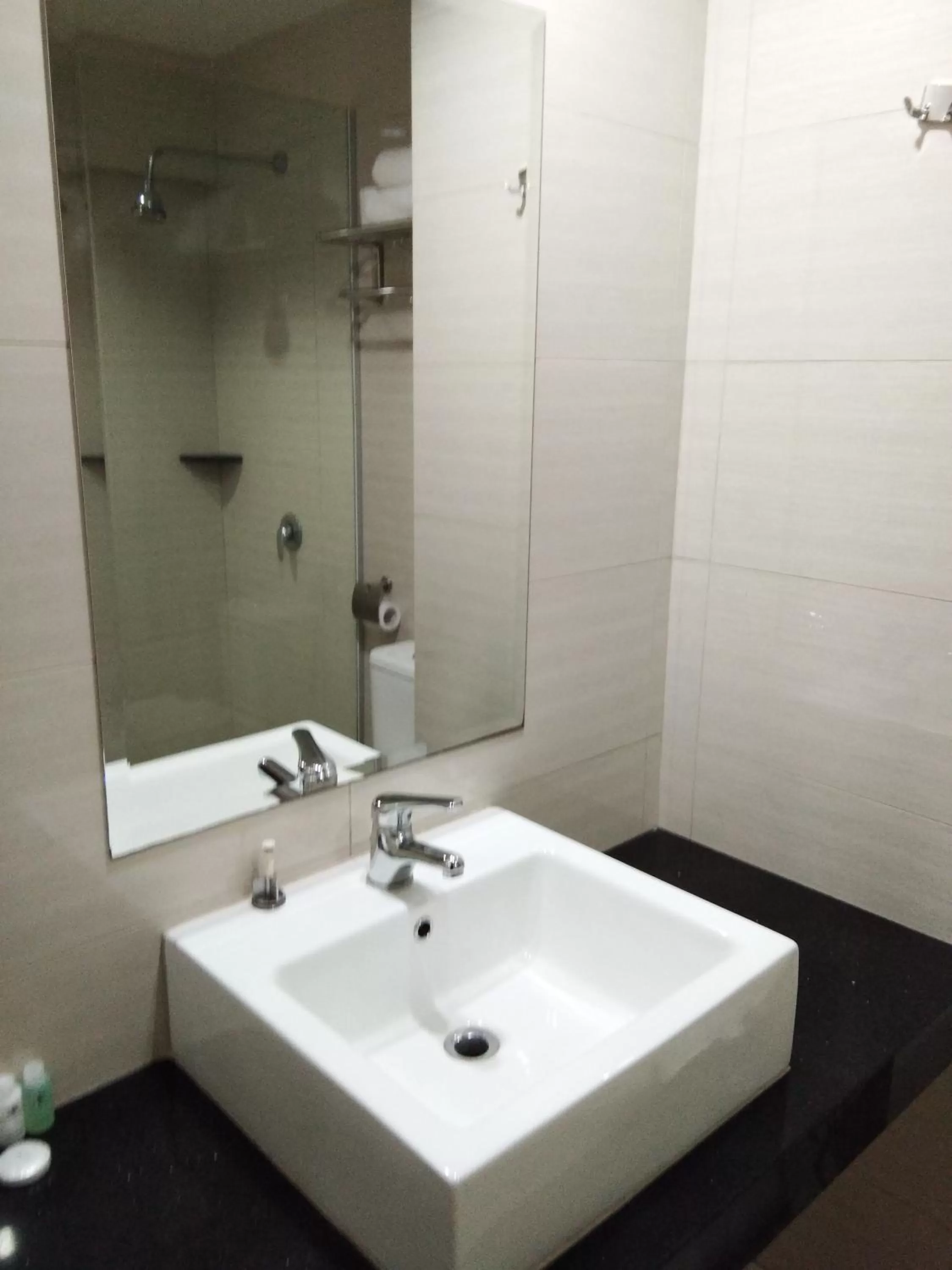 Toilet in Kinabalu Daya Hotel