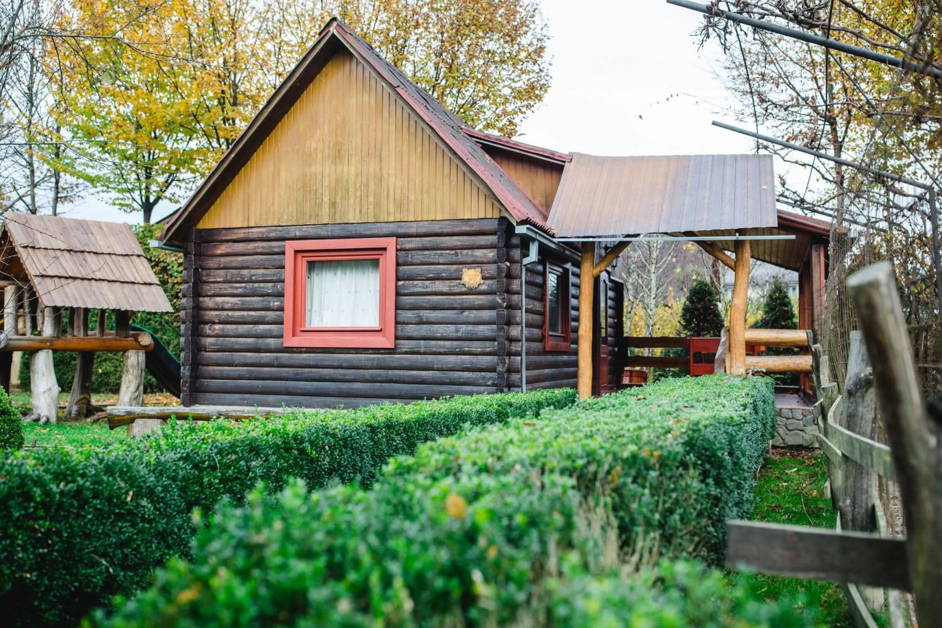 Property Building in Kolyba Opryshkiv