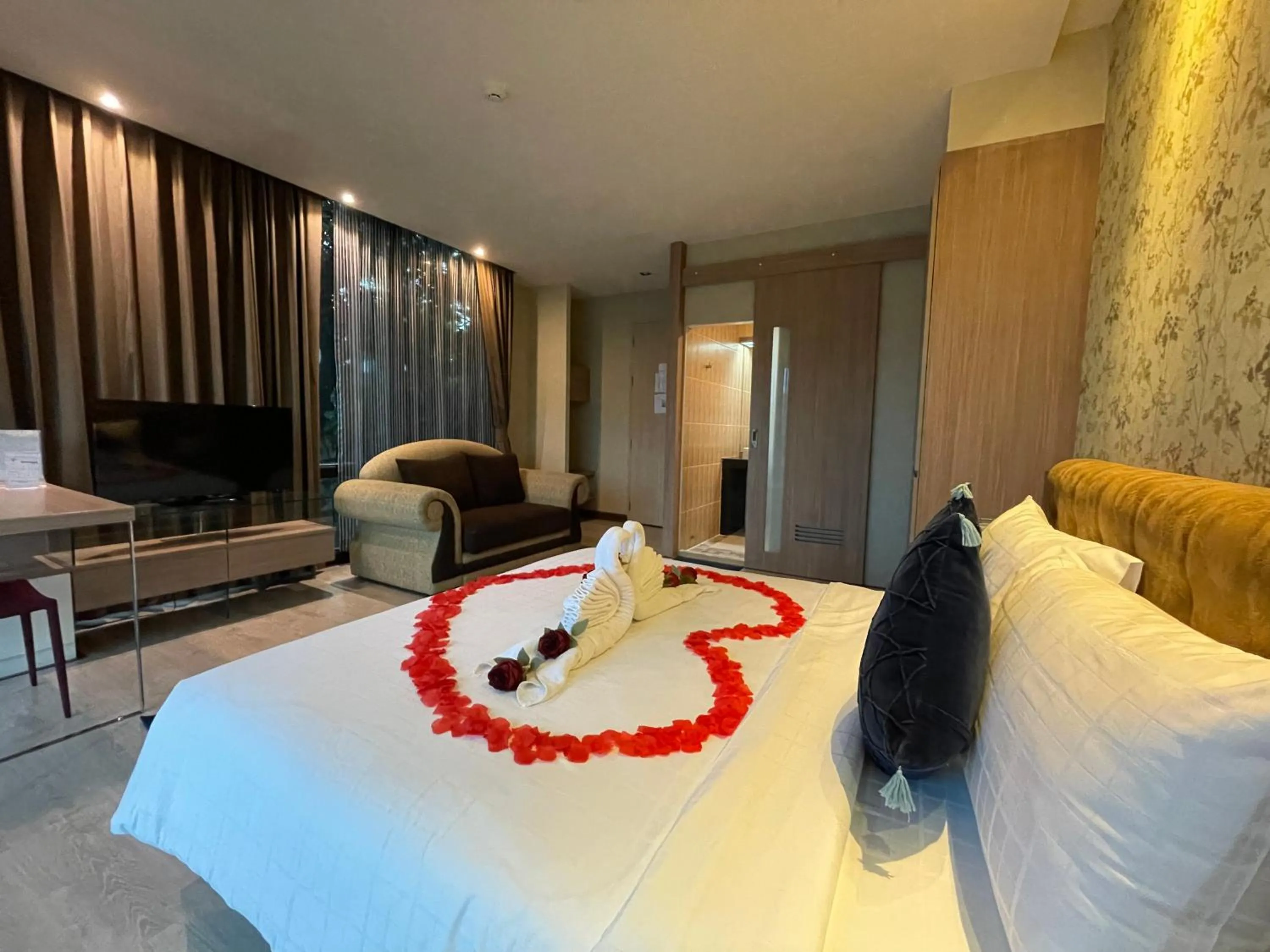 Bed in Tonaoi Grand Hotel