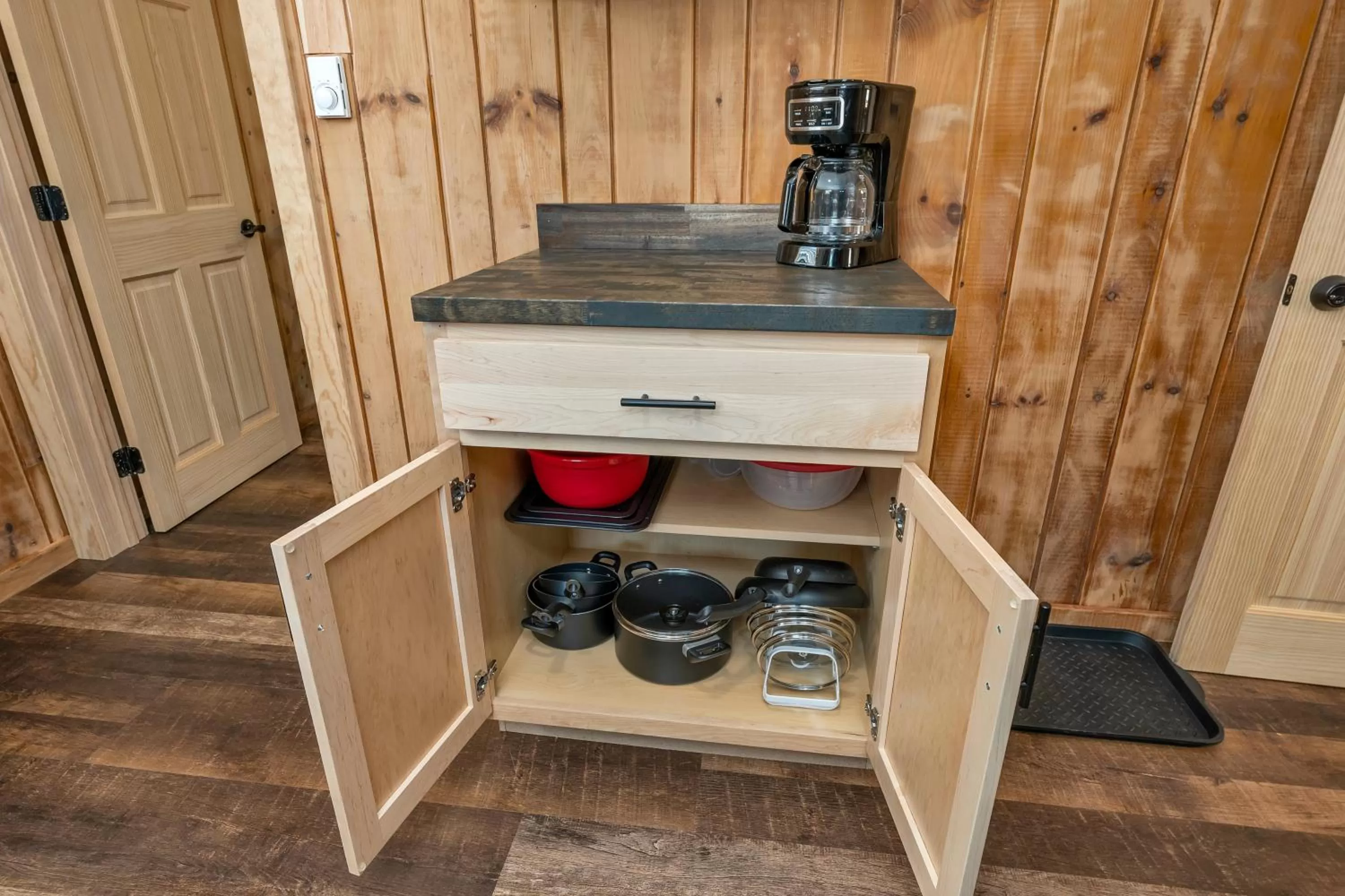 Coffee/tea facilities in The Inn & More