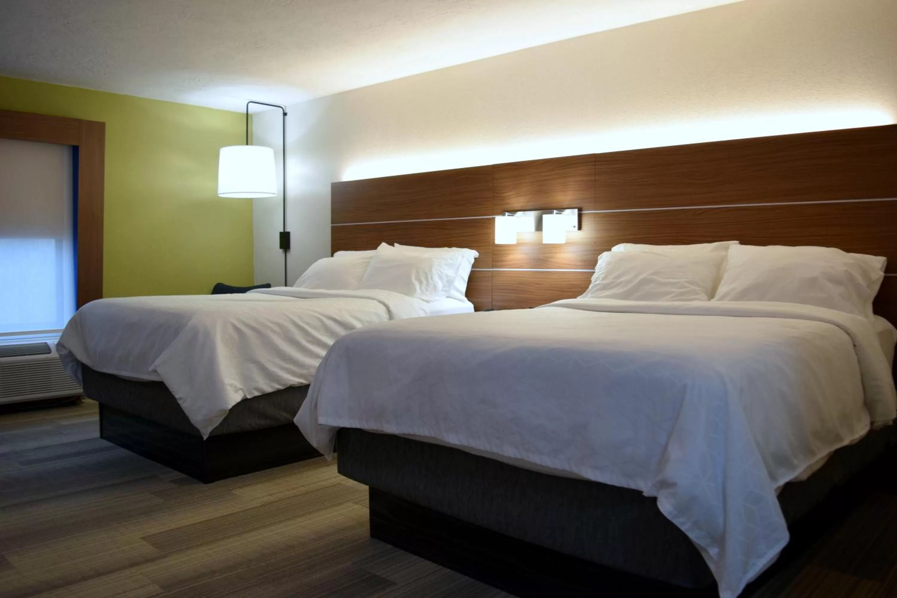 Photo of the whole room, Bed in Holiday Inn Express & Suites Batesville by IHG