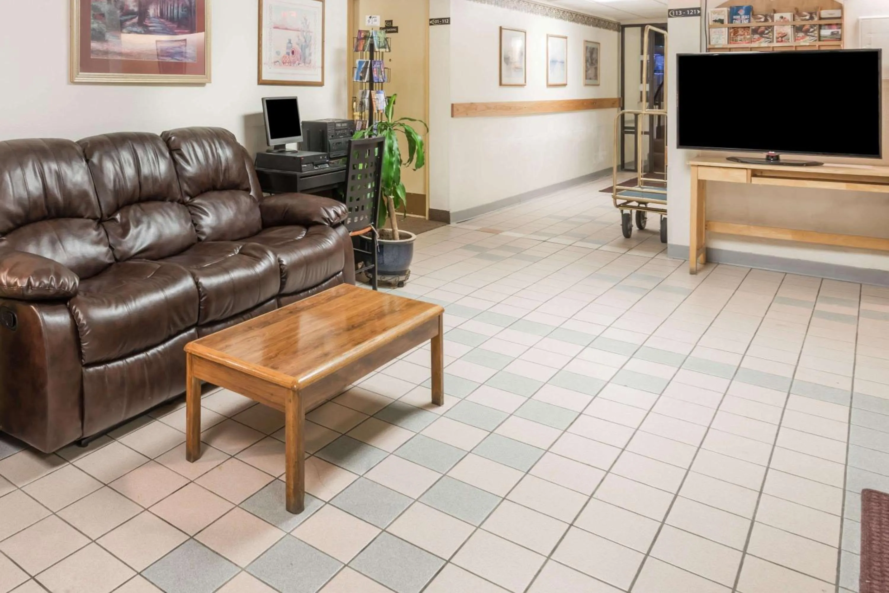 Lobby or reception in Super 8 by Wyndham Laramie